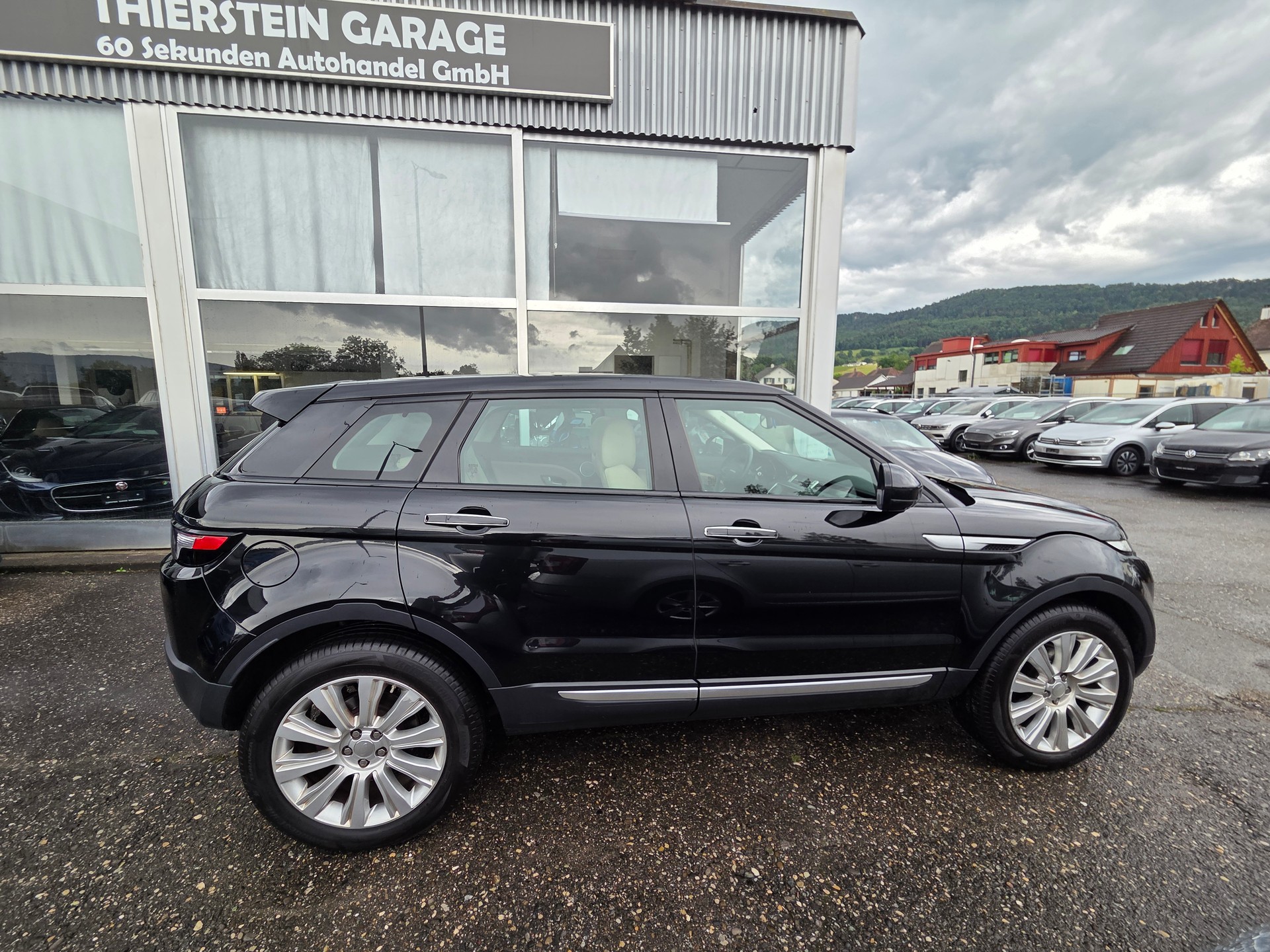 LAND ROVER Range Rover Evoque 2.2 SD4 Prestige AT9-image-9