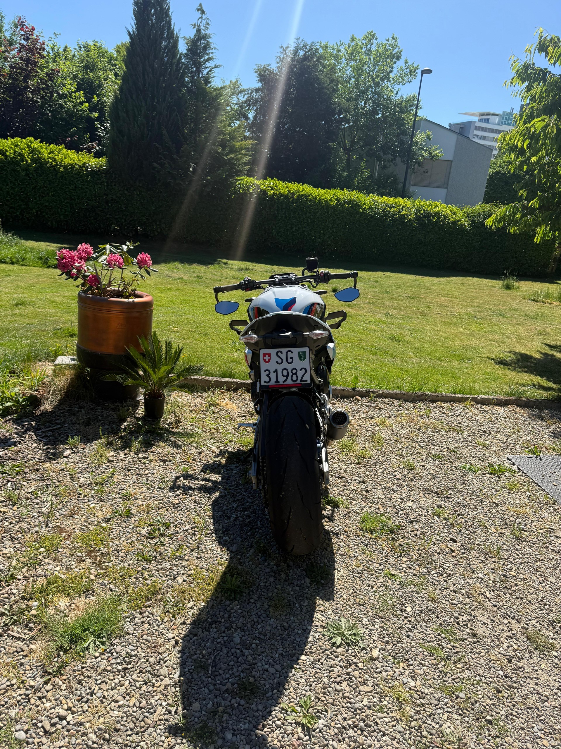 BMW M 1000 R-image-4