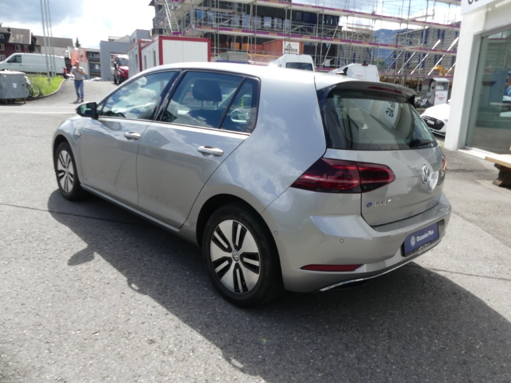 VW e-Golf-showroom-element-1