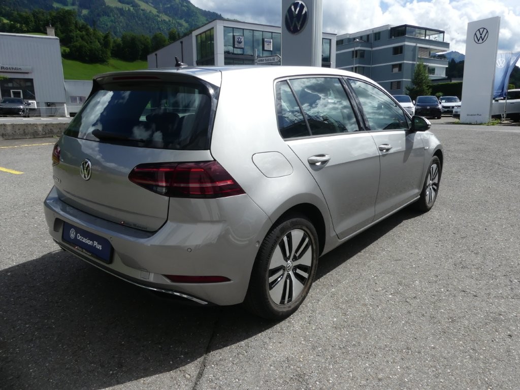 VW e-Golf-showroom-element-3