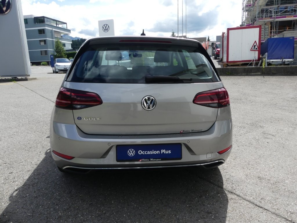 VW e-Golf-showroom-element-2
