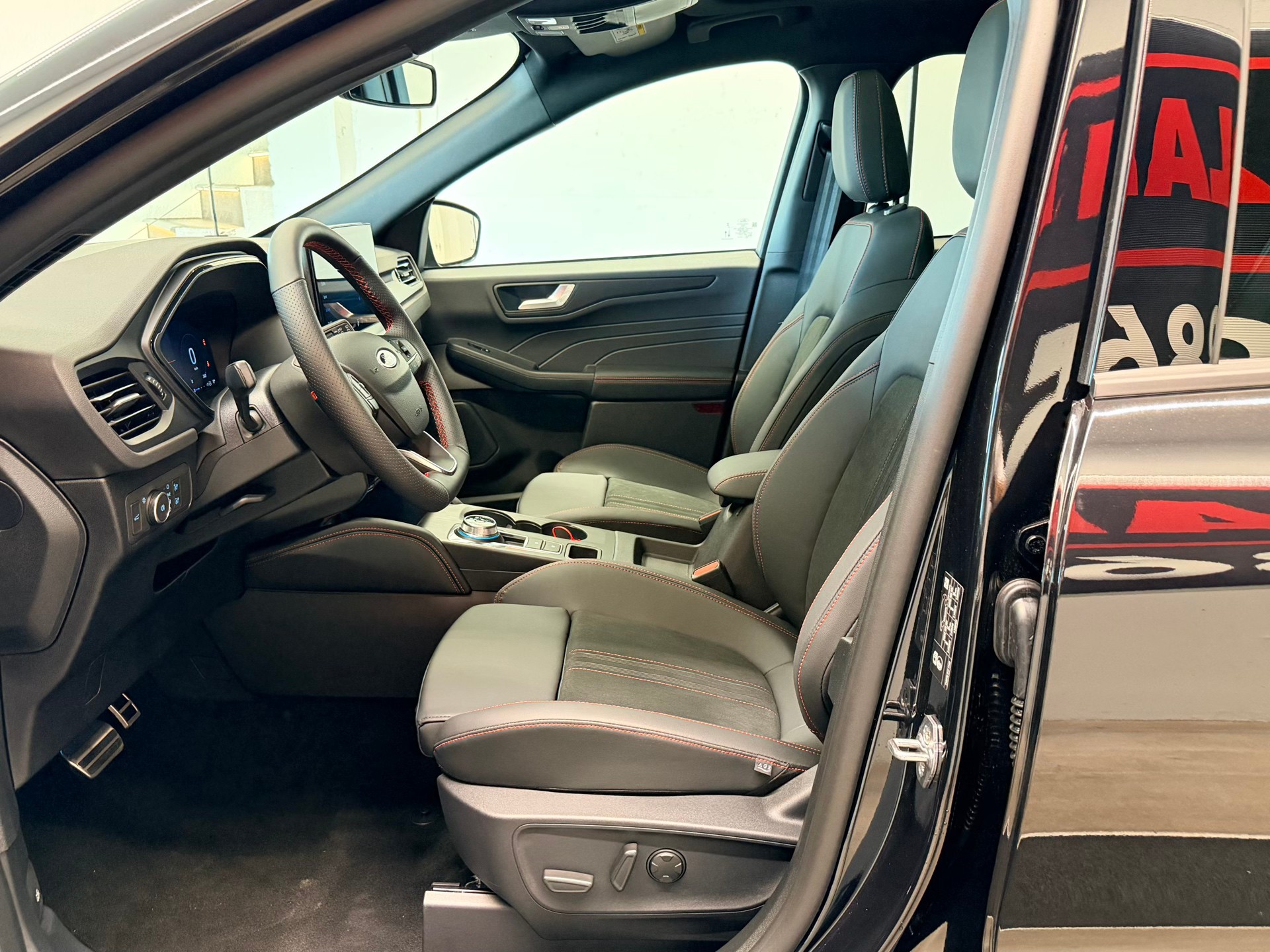 FORD Kuga 2.5 FHEV ST-LINE X 4WD-image-14