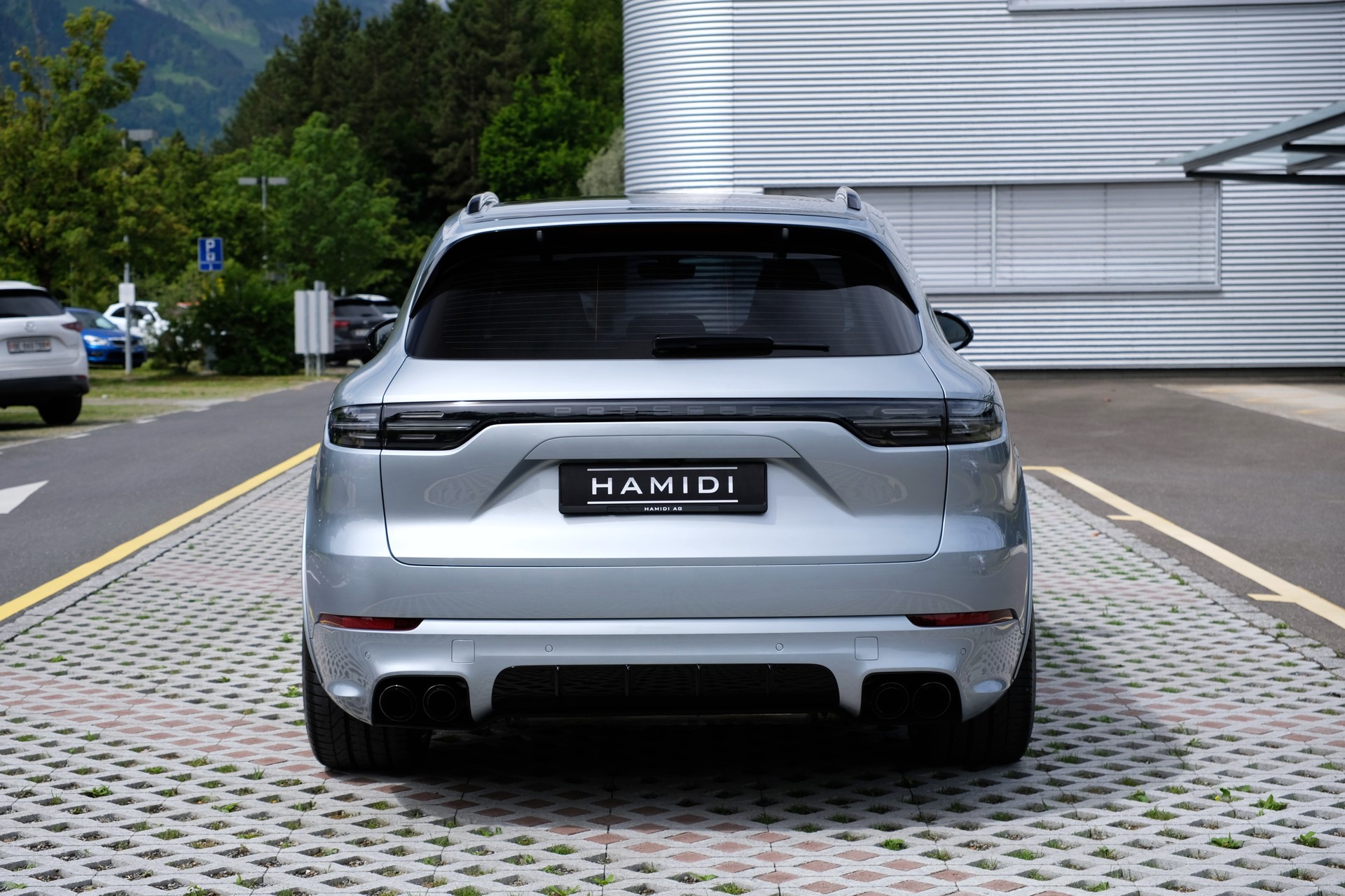 PORSCHE Cayenne S-showroom-element-3