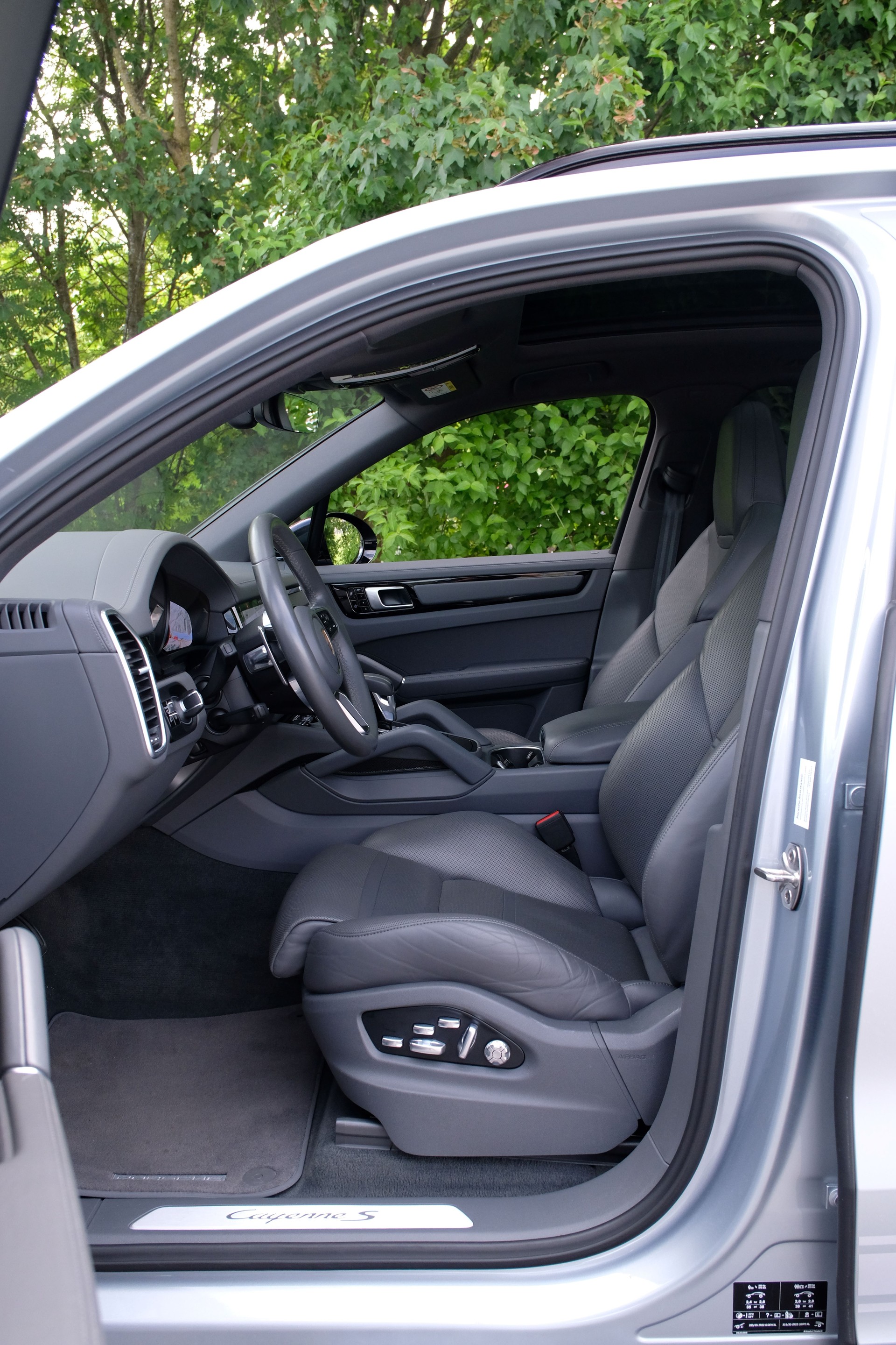 PORSCHE Cayenne S-image-12