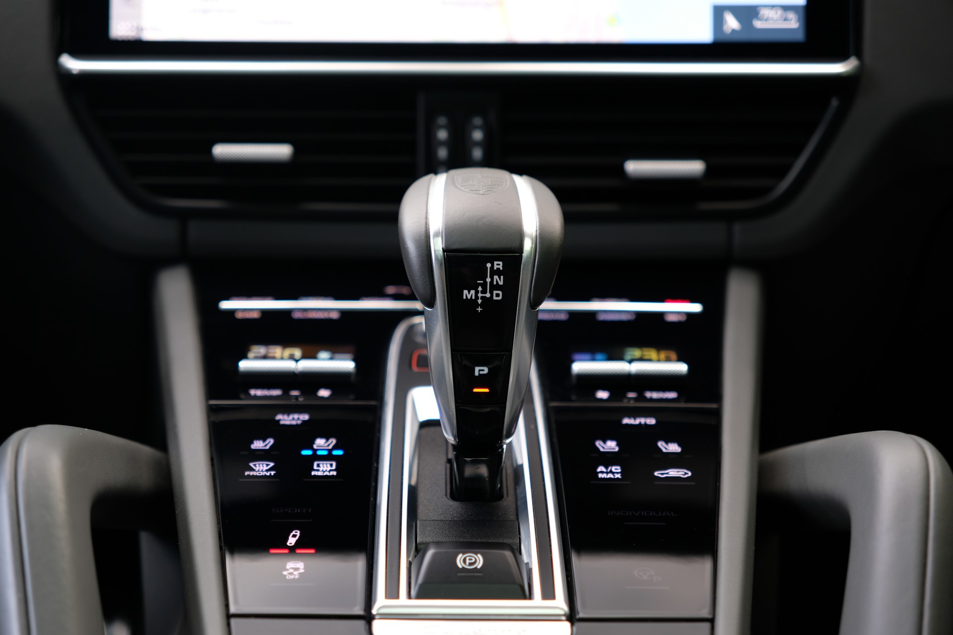 PORSCHE Cayenne S-image-23