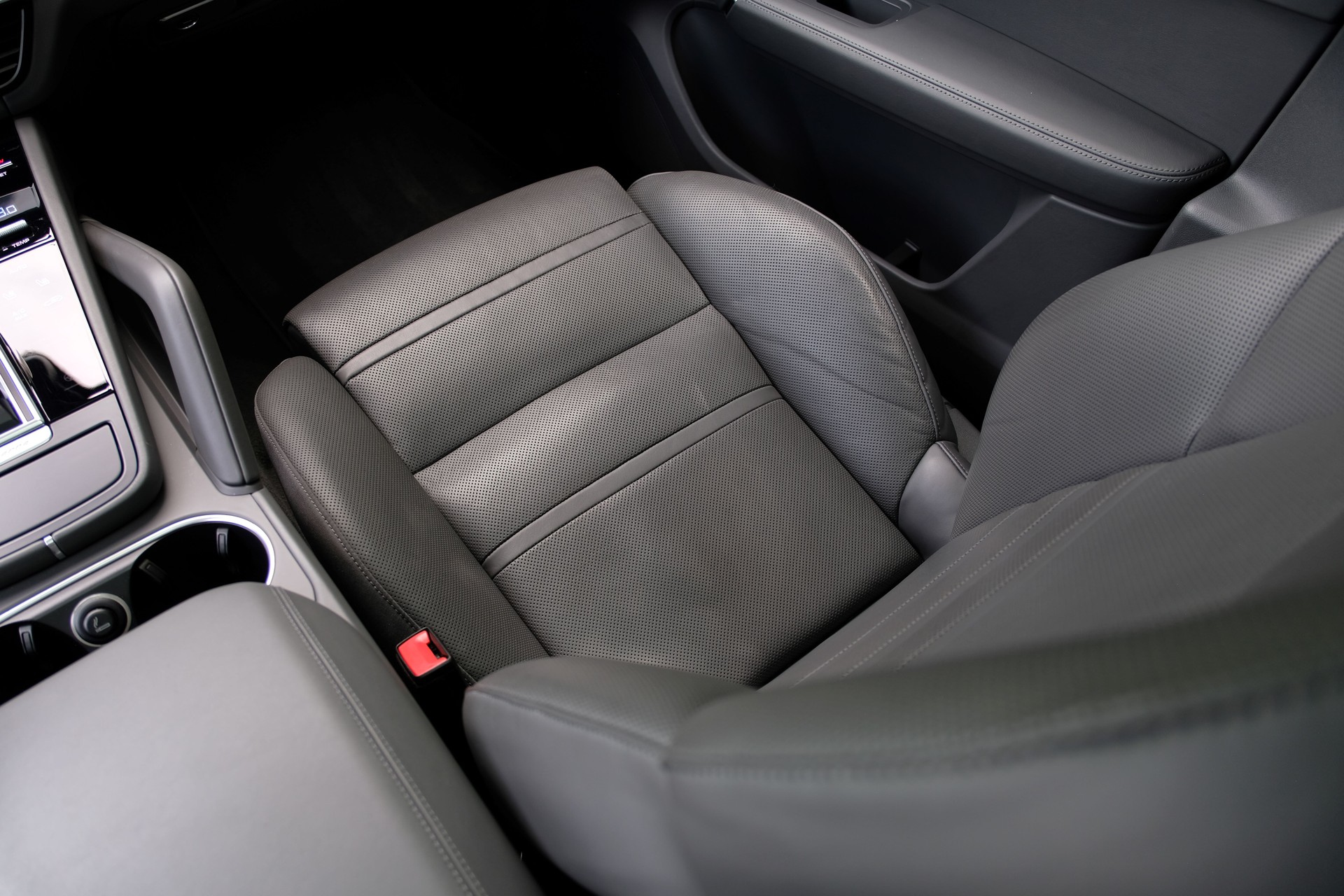 PORSCHE Cayenne S-image-17
