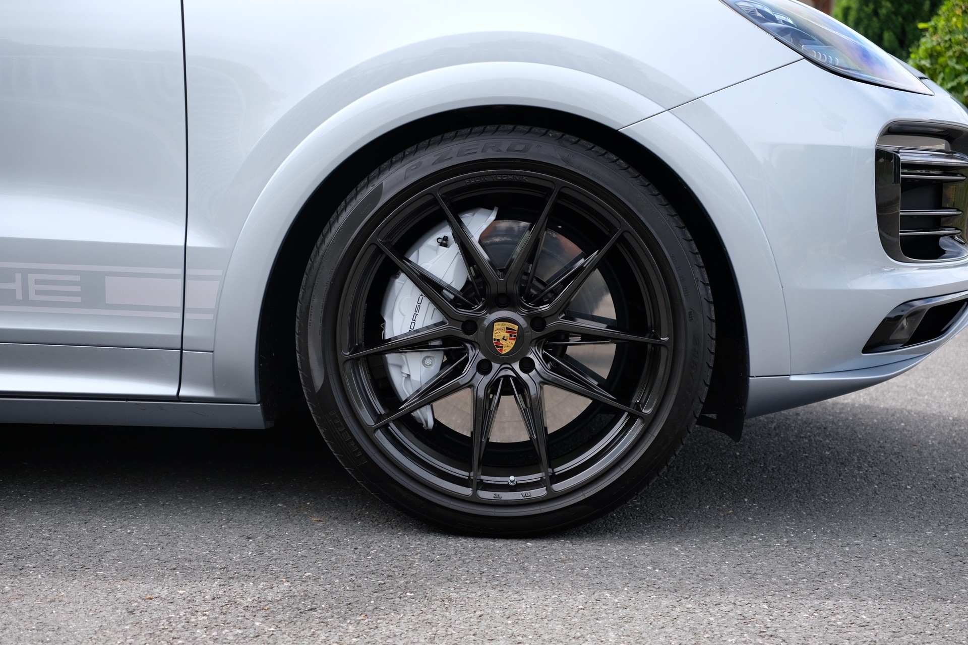 PORSCHE Cayenne S-image-10