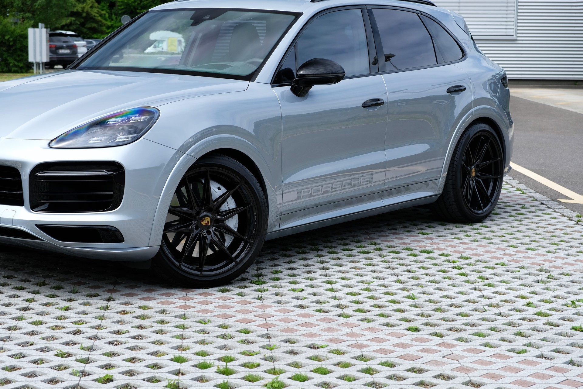 PORSCHE Cayenne S-showroom-element-1