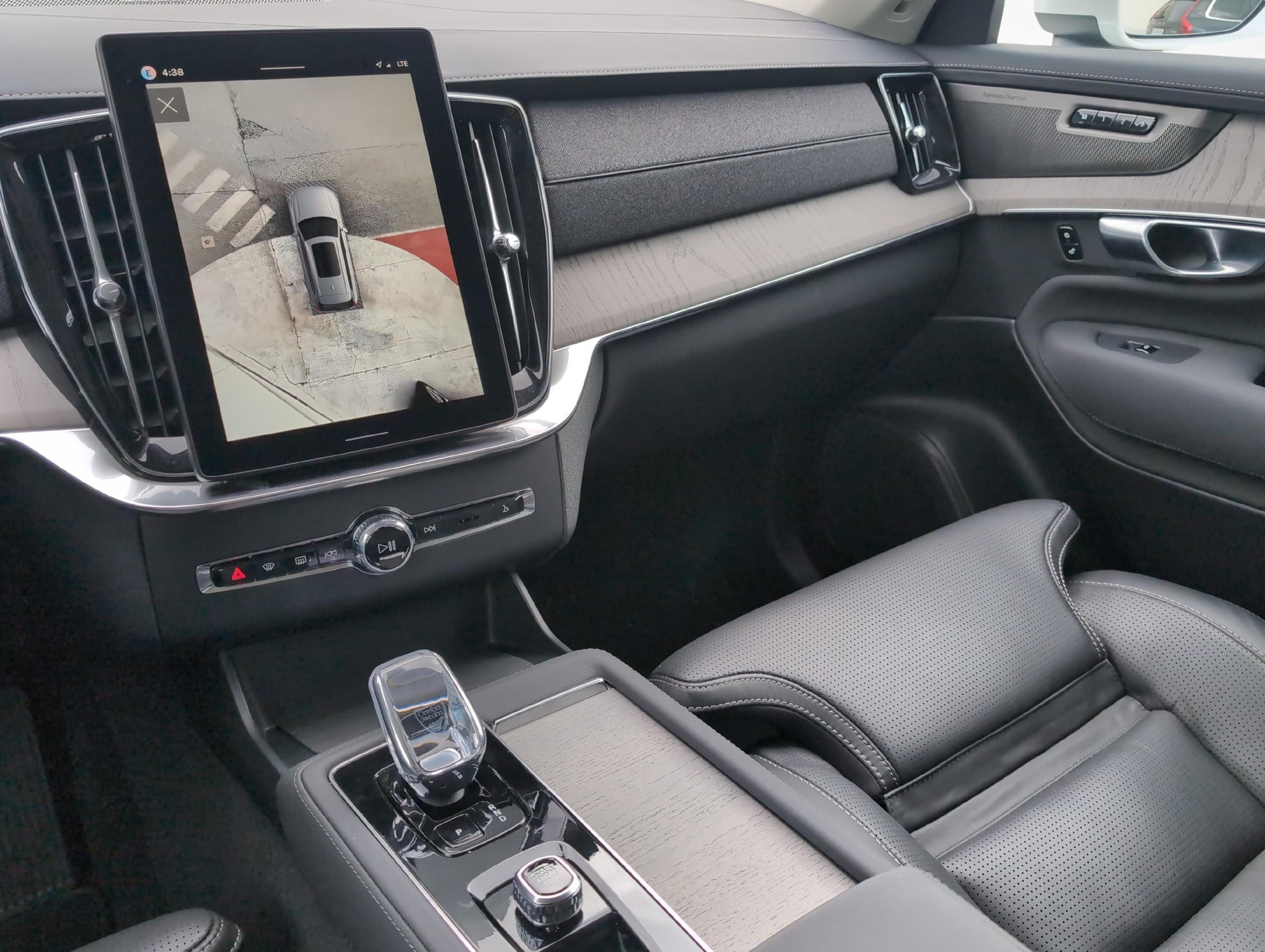 VOLVO XC90 2.0 B5 MH Plus Bright AWD-image-10