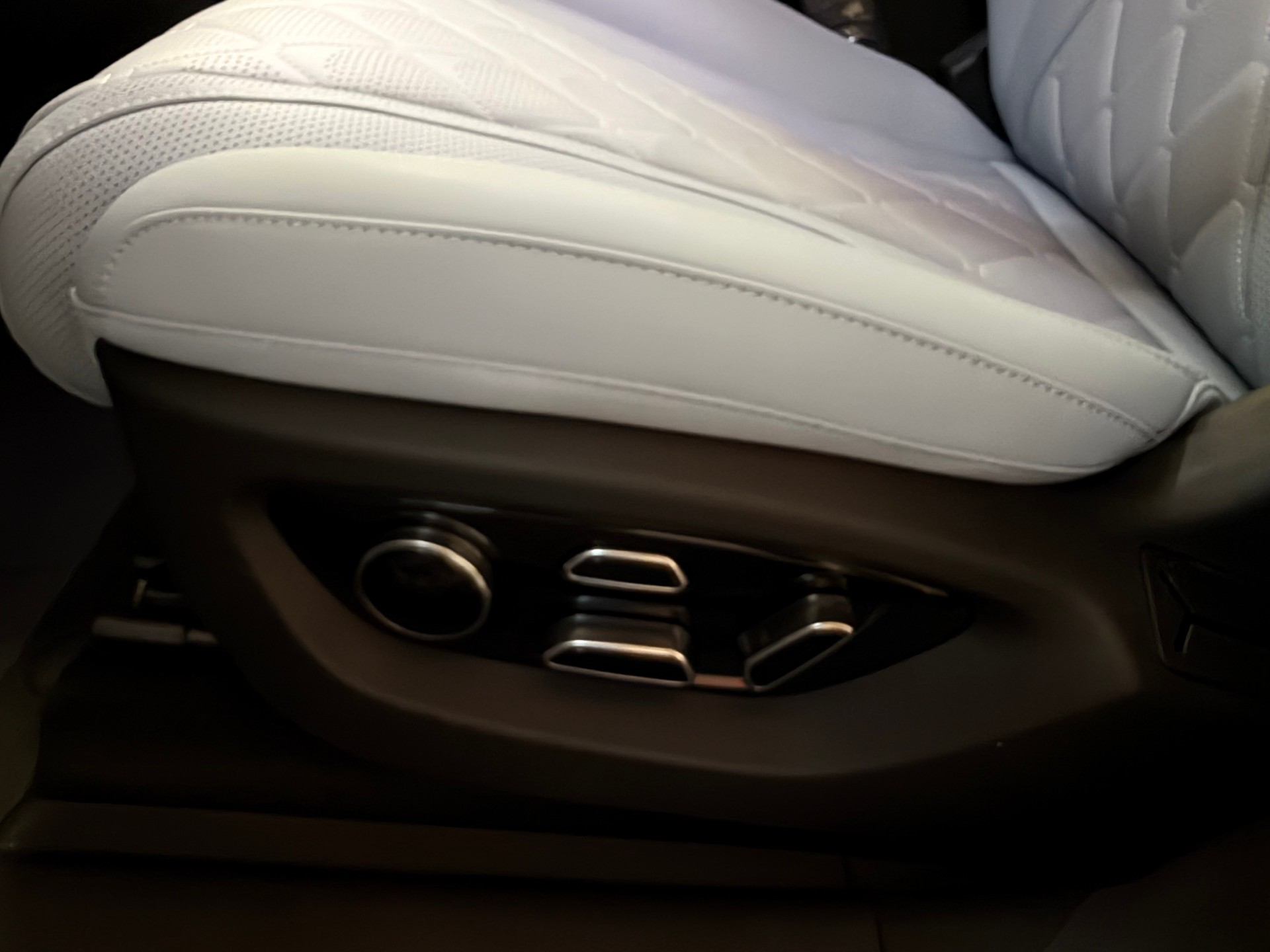 BYD Sealion 7 91,3 kWh Excellence AWD-image-12