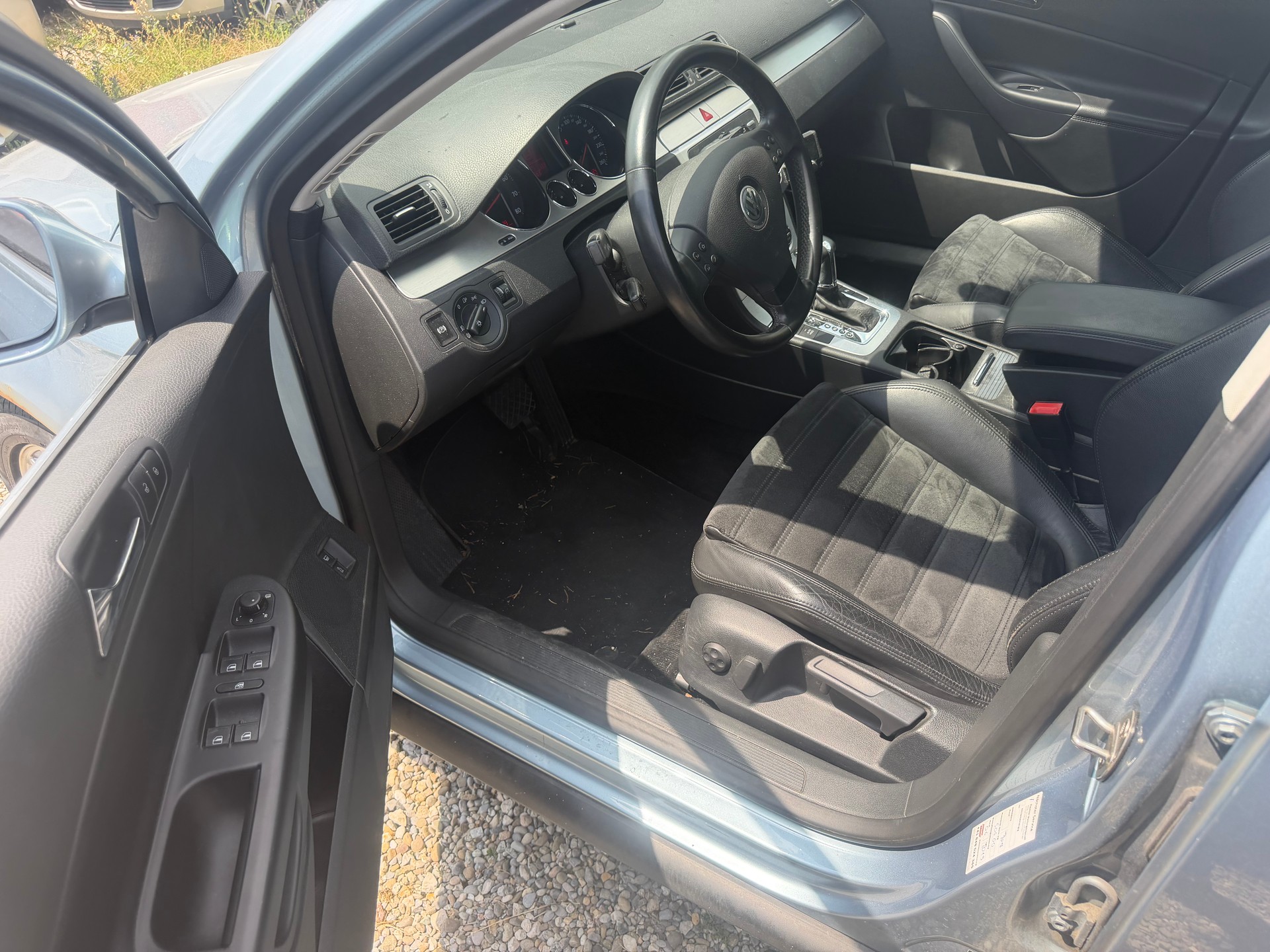 VW Passat Variant 3.2 V6 FSI Highline 4Motion-image-5