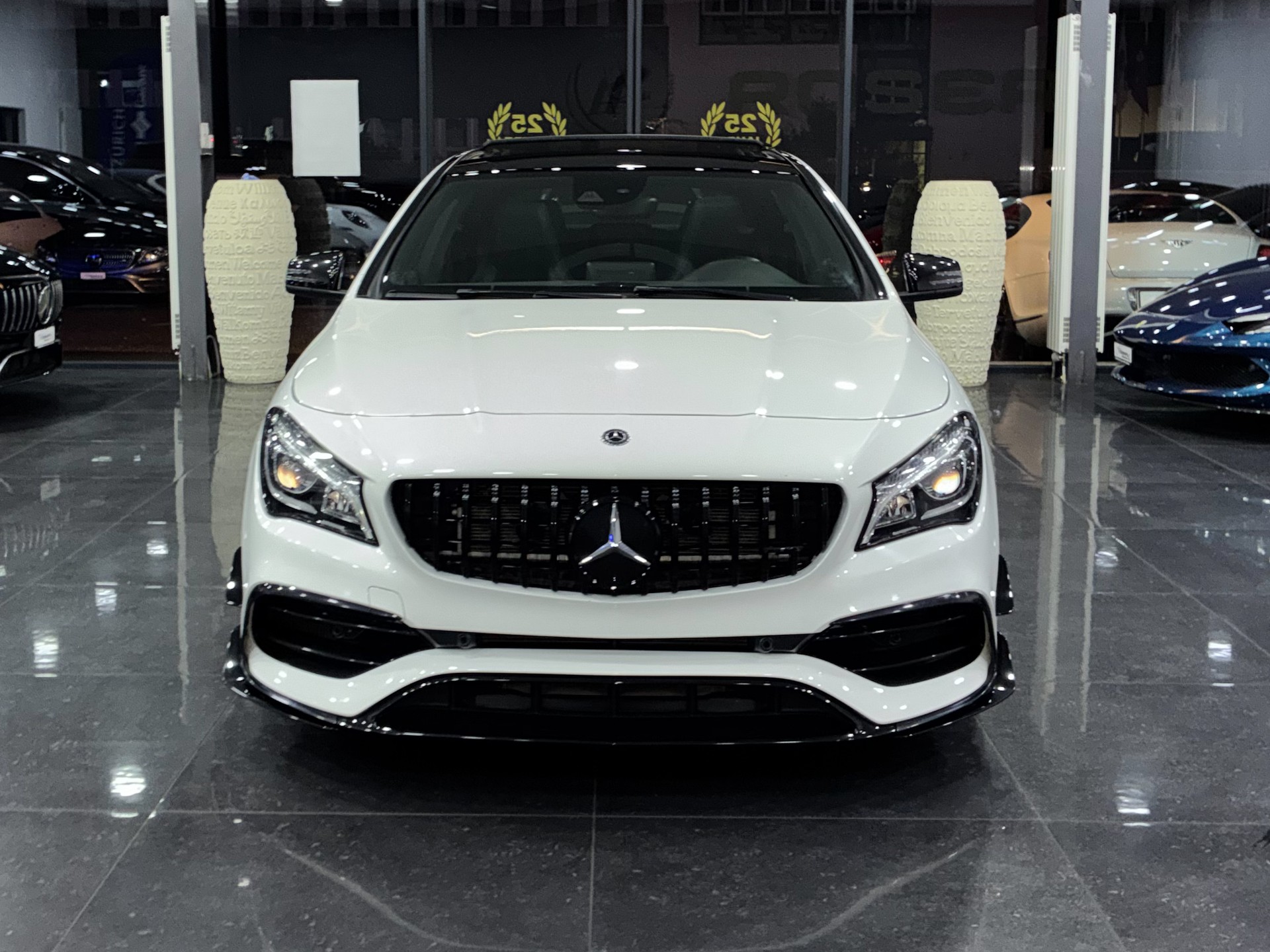 MERCEDES-BENZ CLA 45 AMG 4Matic Speedshift-image-2