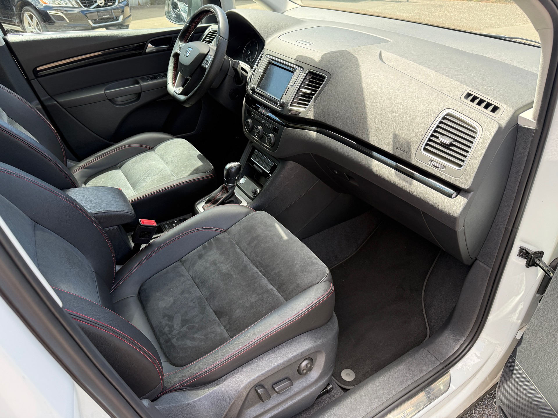 SEAT Alhambra 2.0 TDI Hola FR DSG-image-11
