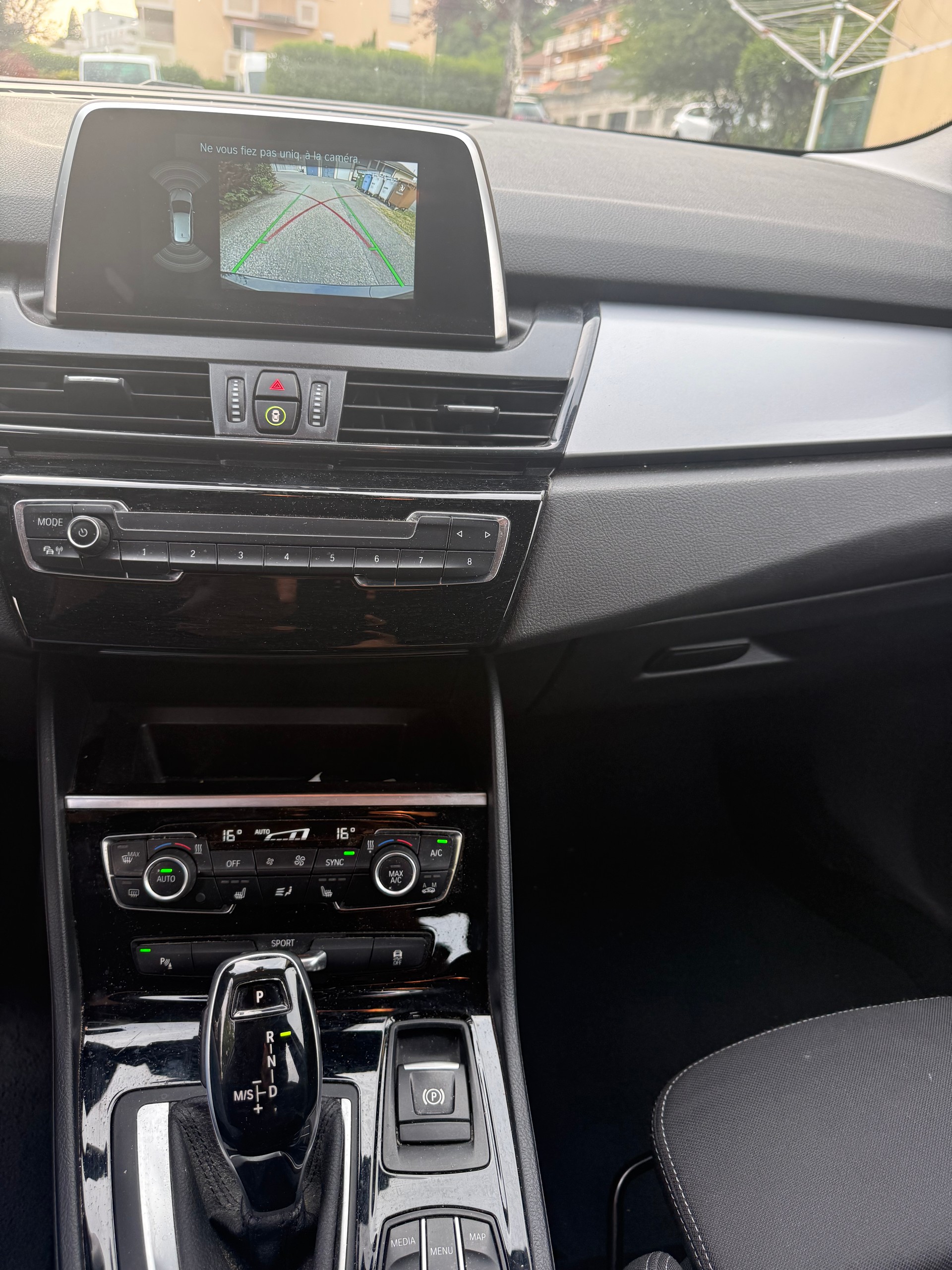 BMW 218d xDrive Active Tourer Swiss Advantage Sport-image-12