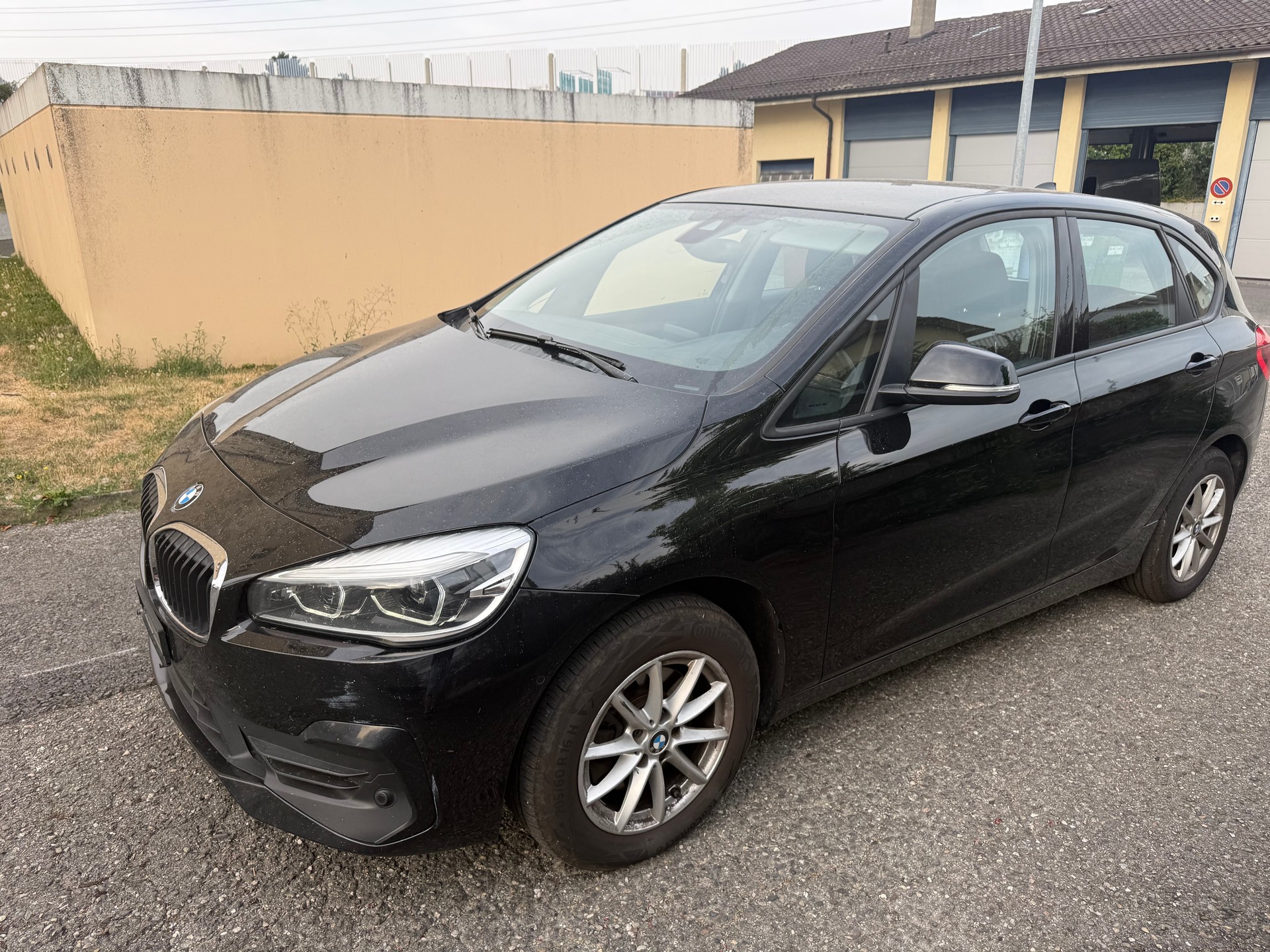 BMW 218d xDrive Active Tourer Swiss Advantage Sport-image-1