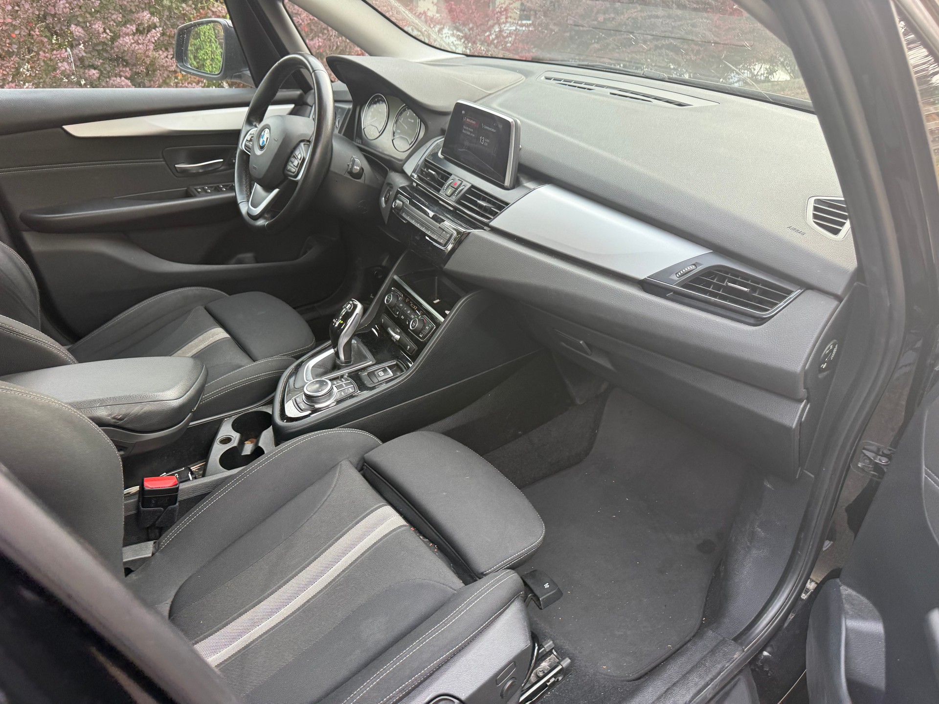 BMW 218d xDrive Active Tourer Swiss Advantage Sport-image-6