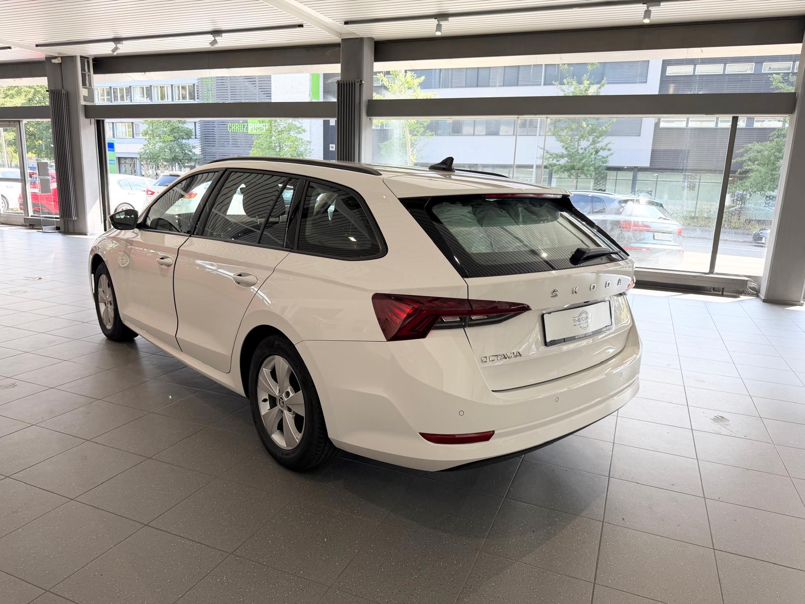 SKODA Octavia Combi 2.0 TDI DSG Ambition-image-3