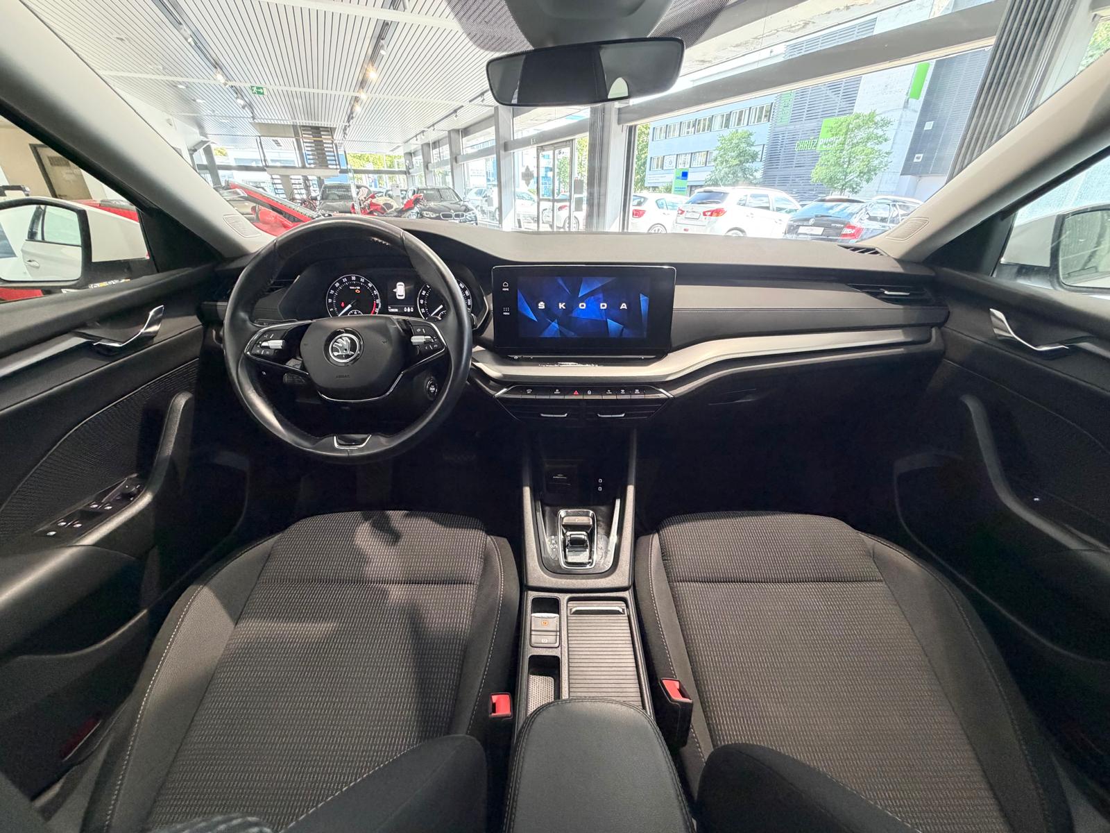SKODA Octavia Combi 2.0 TDI DSG Ambition-image-9