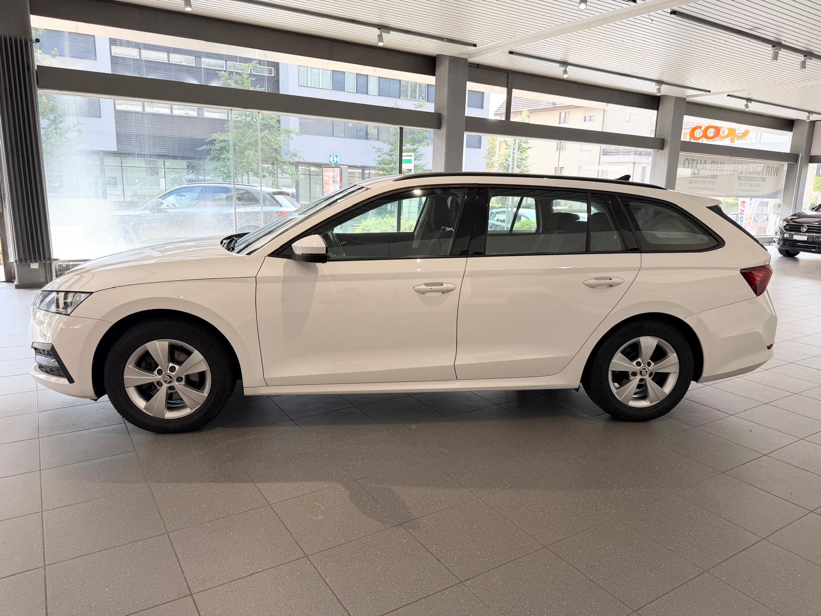 SKODA Octavia Combi 2.0 TDI DSG Ambition-image-2