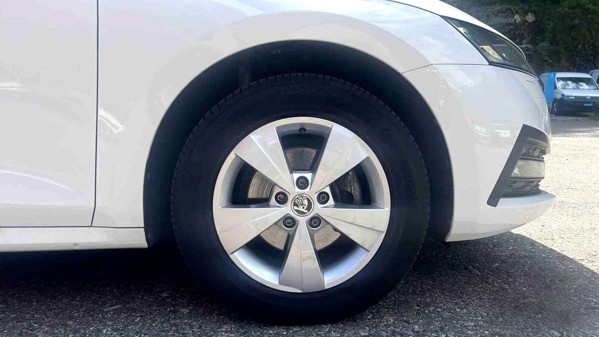 SKODA Octavia Combi 2.0 TDI DSG Ambition-image-11