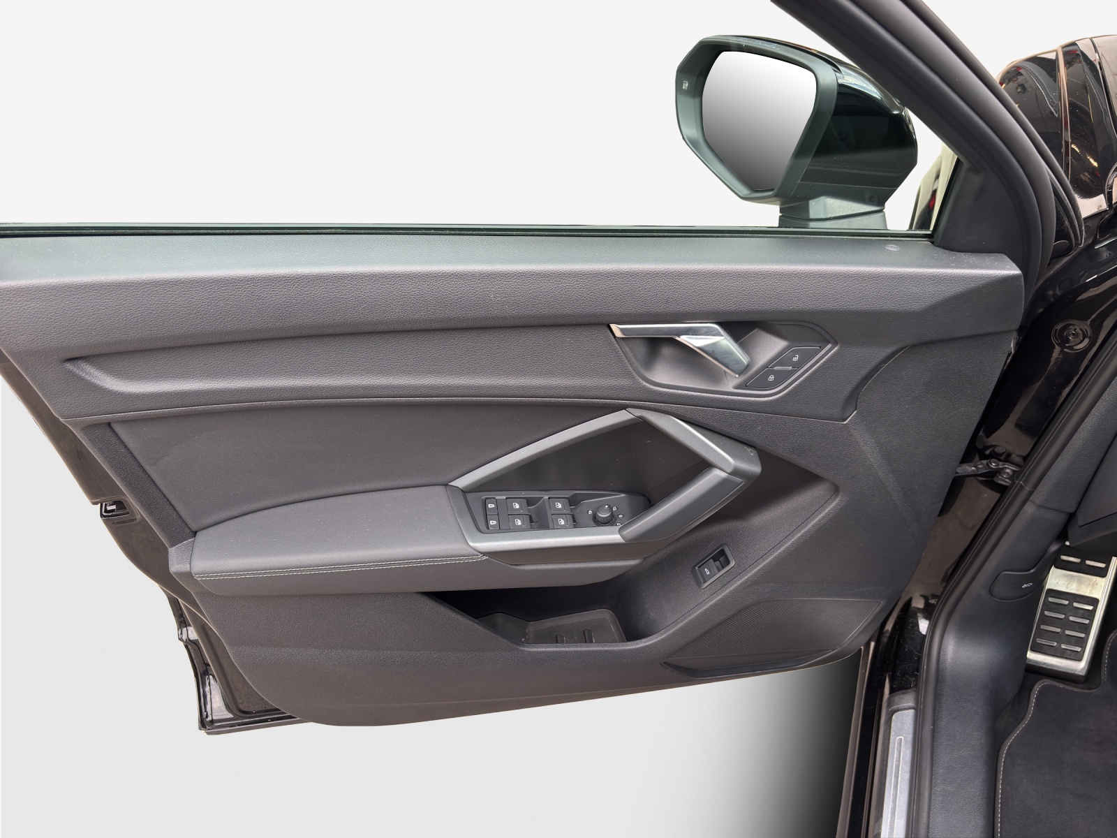 AUDI Q3 40 TFSI S line quattro S-tronic-image-15
