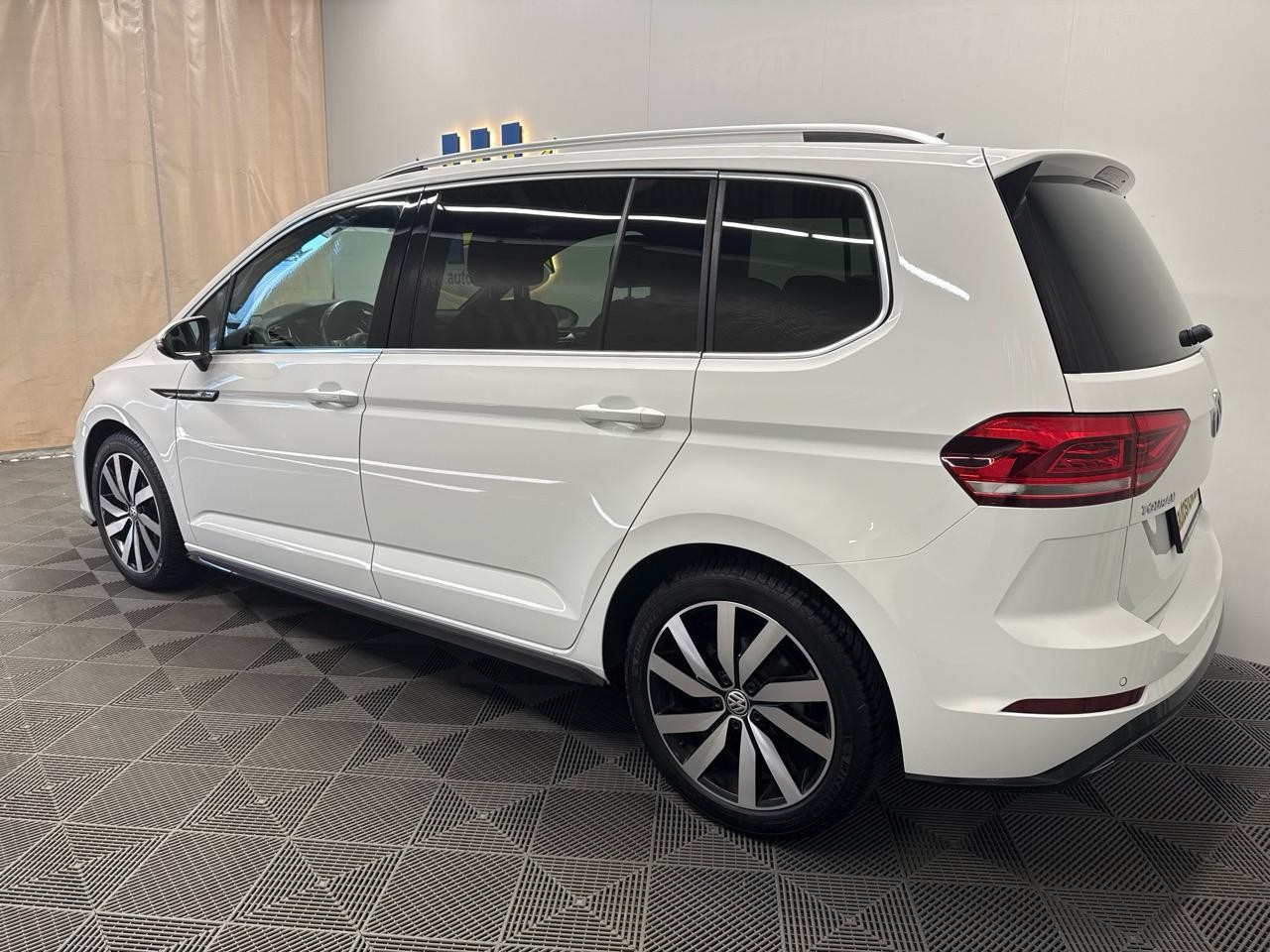 VW Touran 1.5 TSI EVO Trendline DSG-showroom-element-1