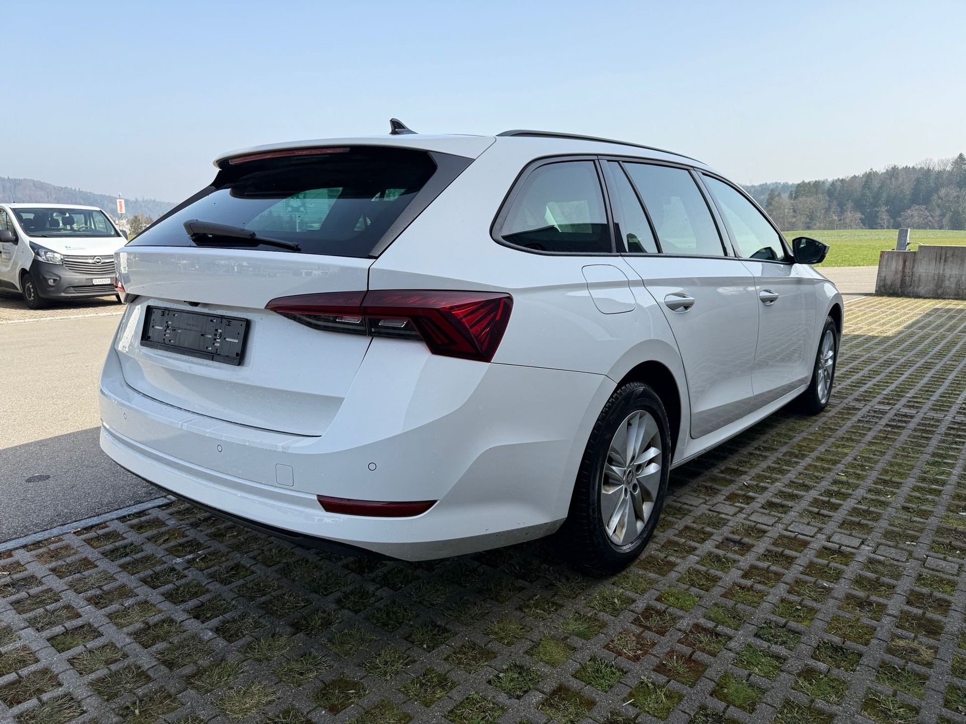 SKODA Octavia Combi 2.0 TDI DSG Ambition 4x4-image-10