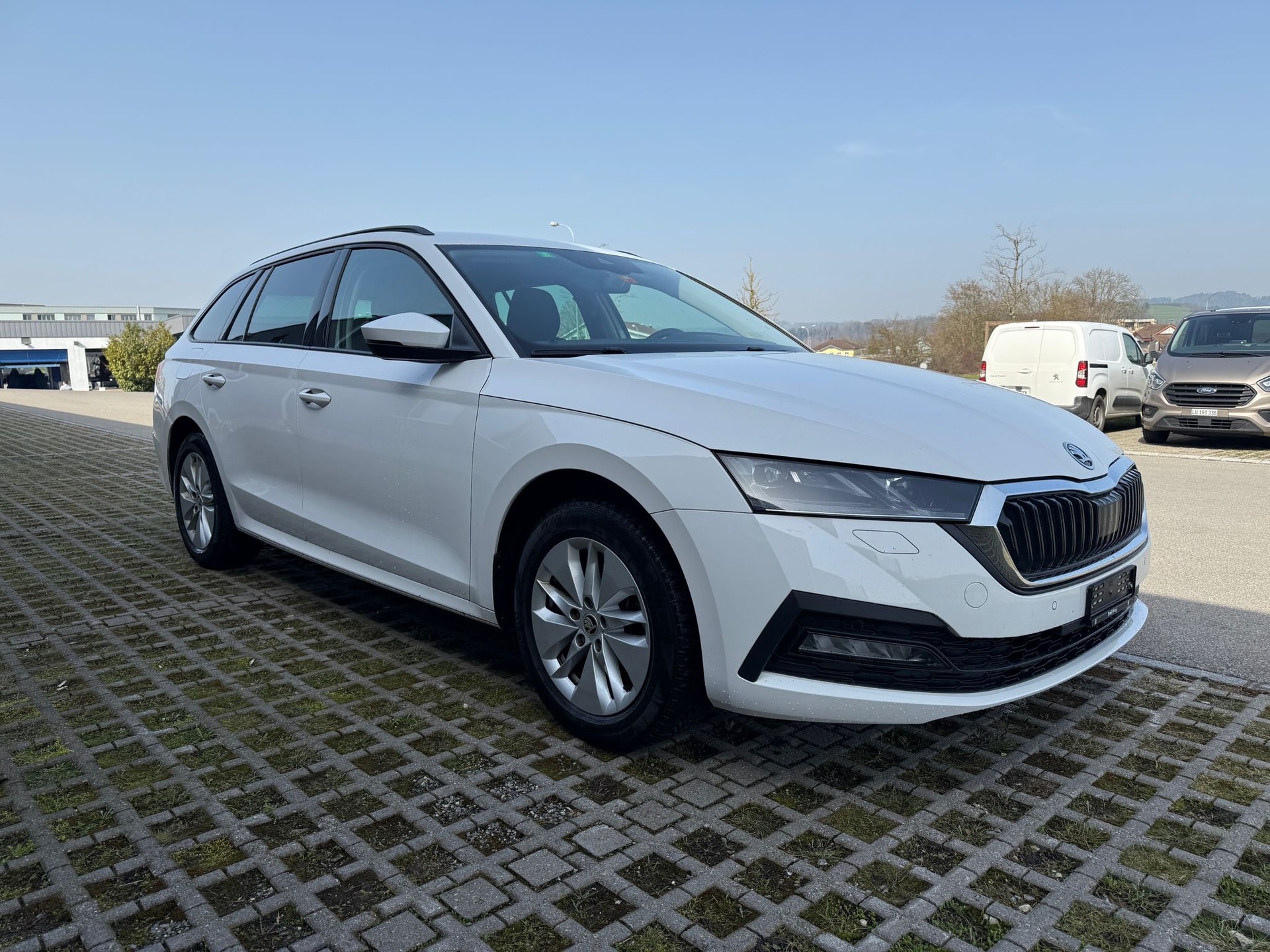 SKODA Octavia Combi 2.0 TDI DSG Ambition 4x4-image-22