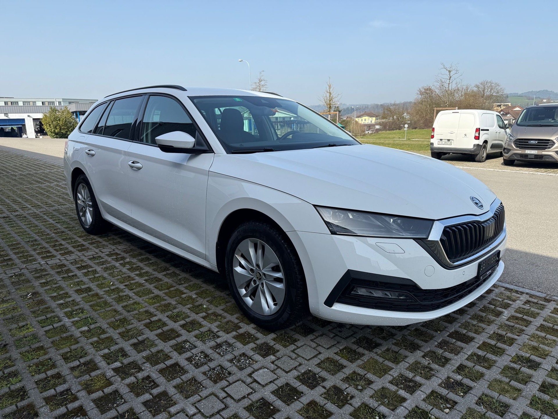SKODA Octavia Combi 2.0 TDI DSG Ambition 4x4-showroom-element-2