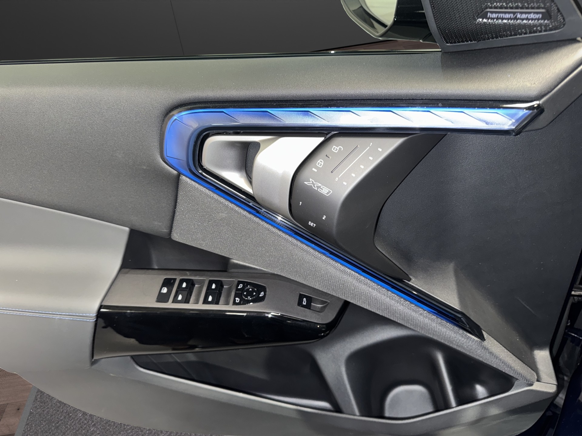 BMW X3 M50i-image-16