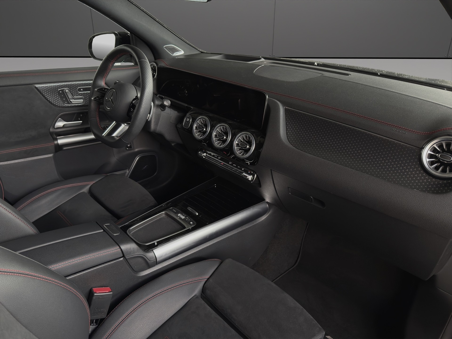 MERCEDES-BENZ EQA 350 66,5 kWh 4Matic Swiss Star-image-12