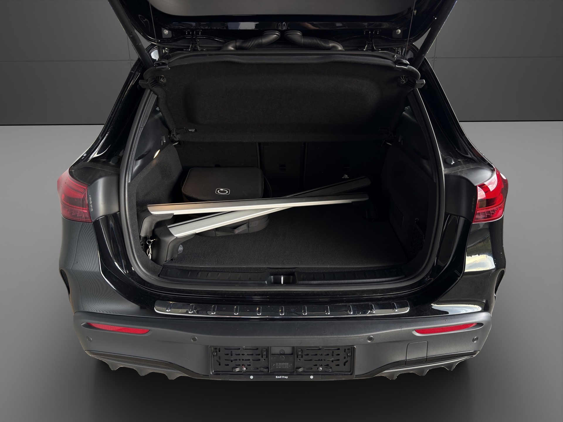 MERCEDES-BENZ EQA 350 66,5 kWh 4Matic Swiss Star-showroom-element-3