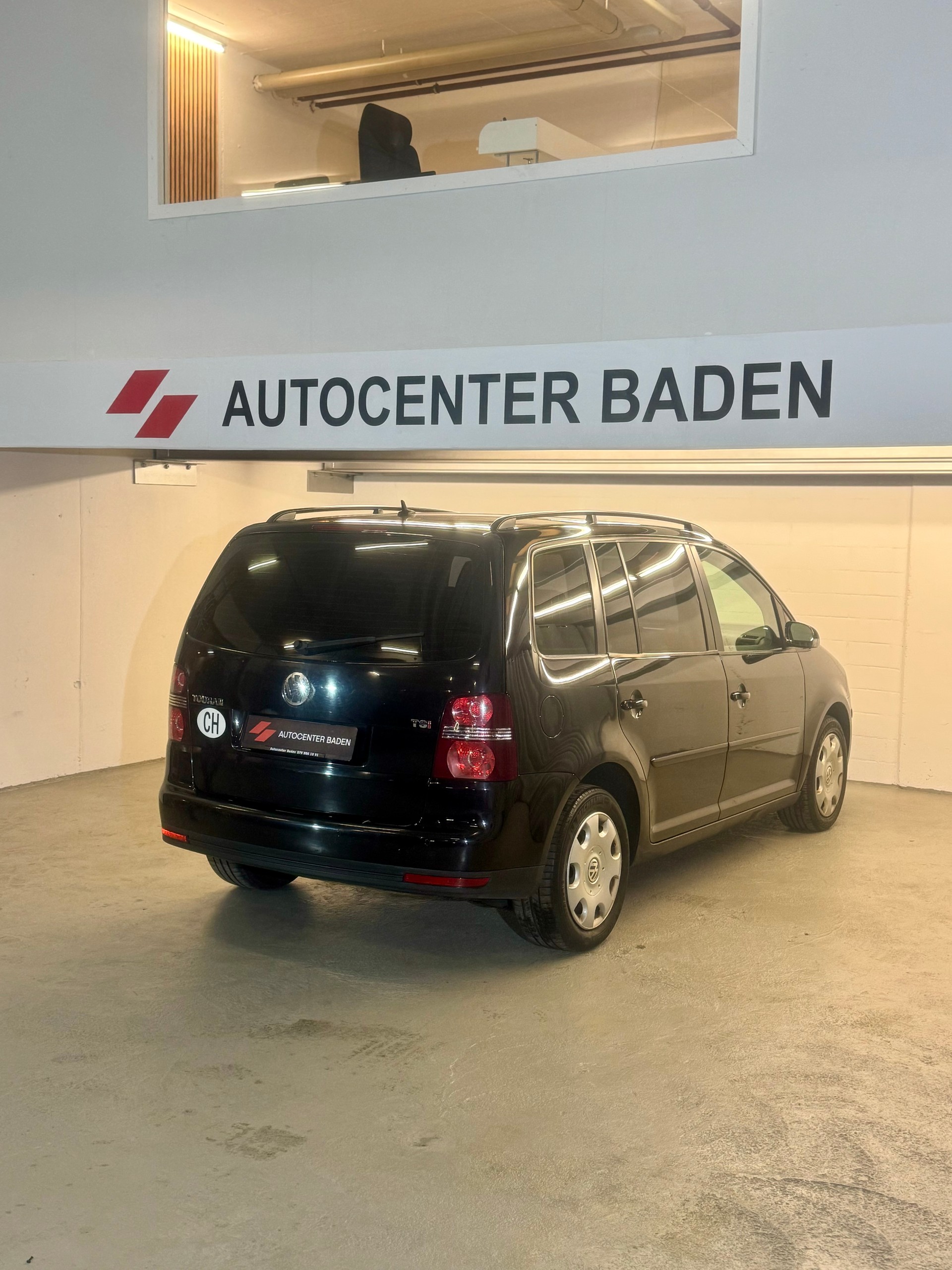 VW Touran 1.4 TSI Highline 7 Platz-showroom-element-2