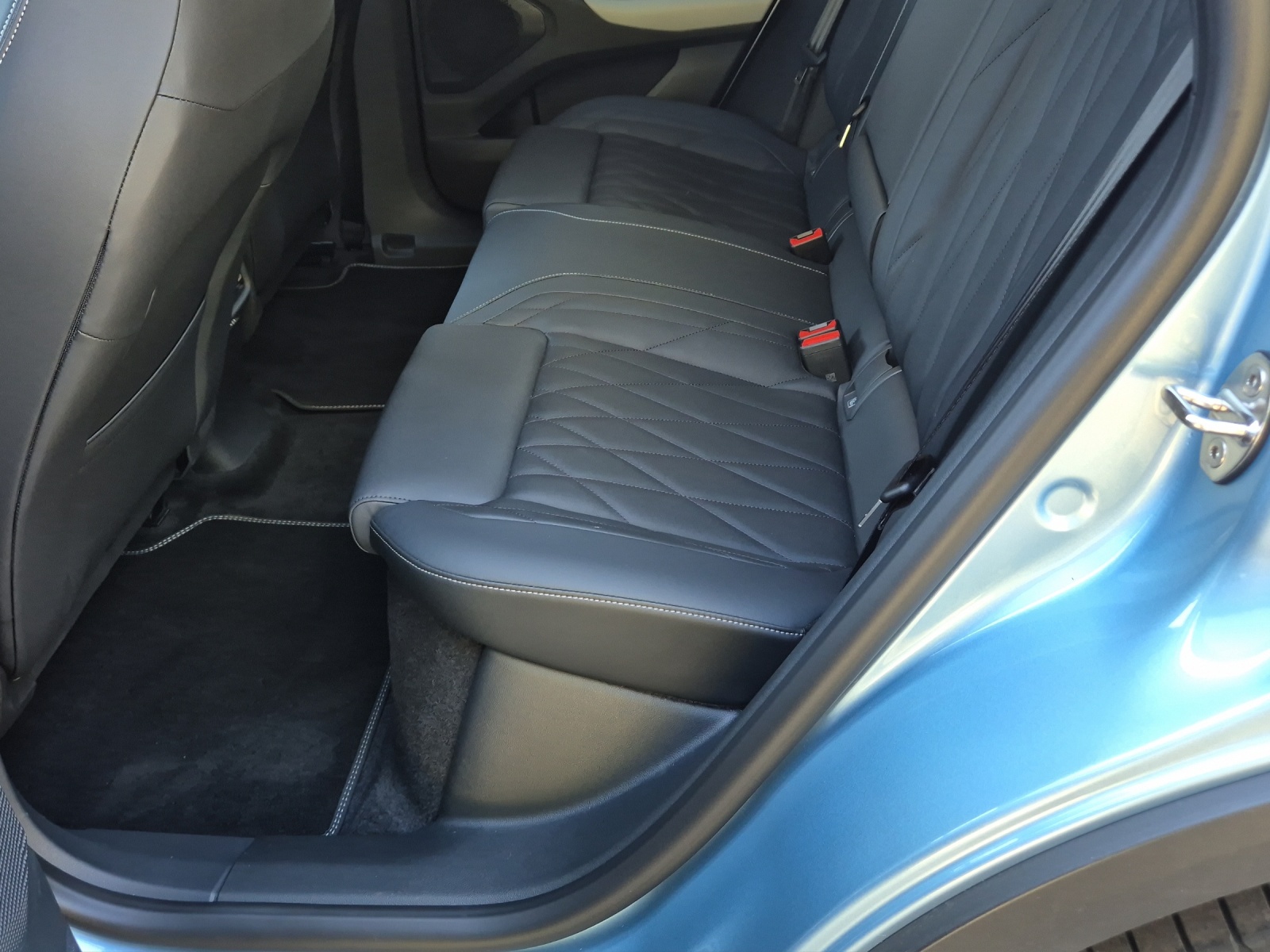 FORD Explorer Elektro 77kWh Extended Range*Panoramadach*Head Up Display*360°Kamera*Anhängerkupplung*-image-9
