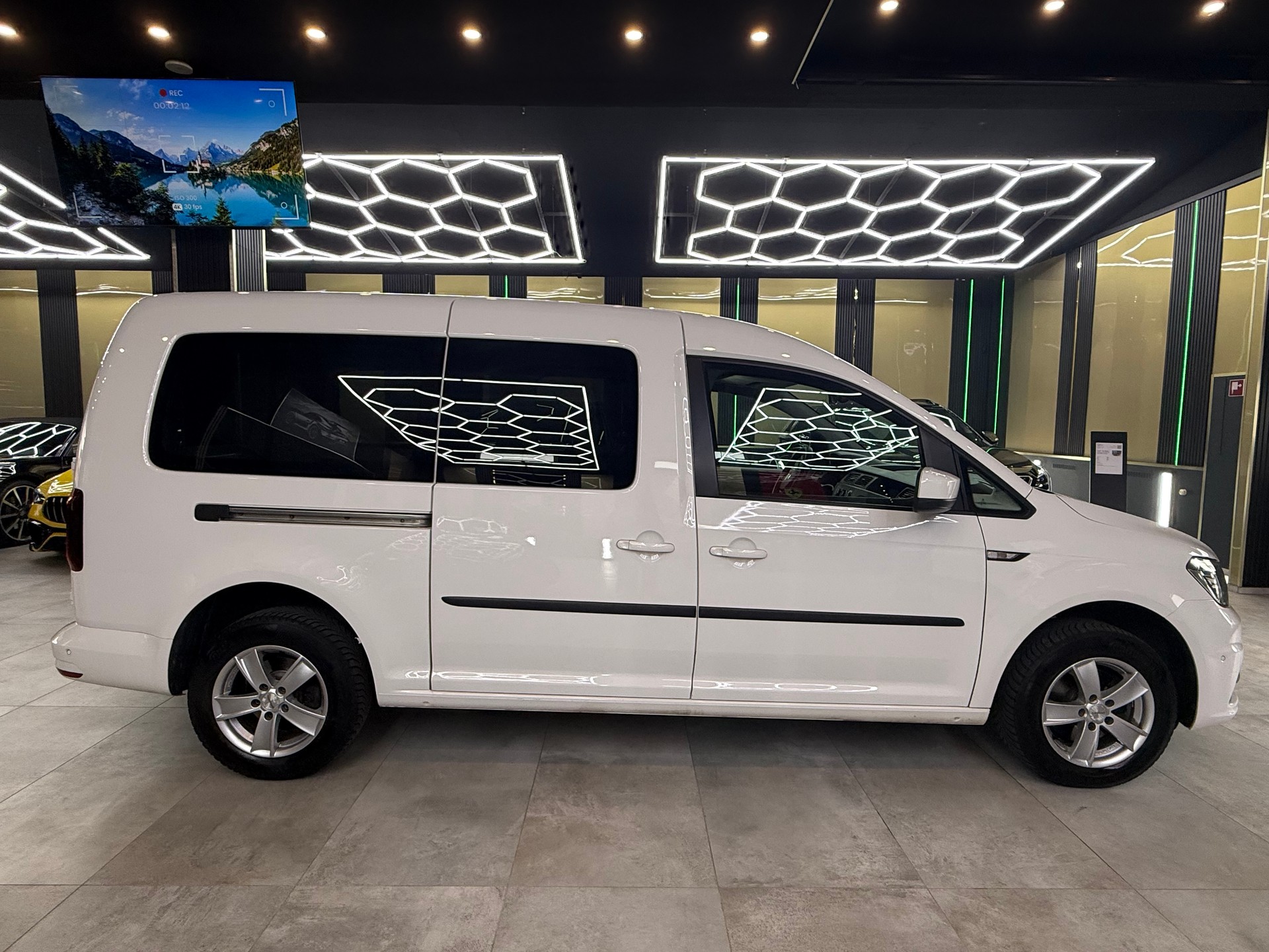 VW Caddy Maxi 2.0TDI BlueMotion Technology DSG-showroom-element-3