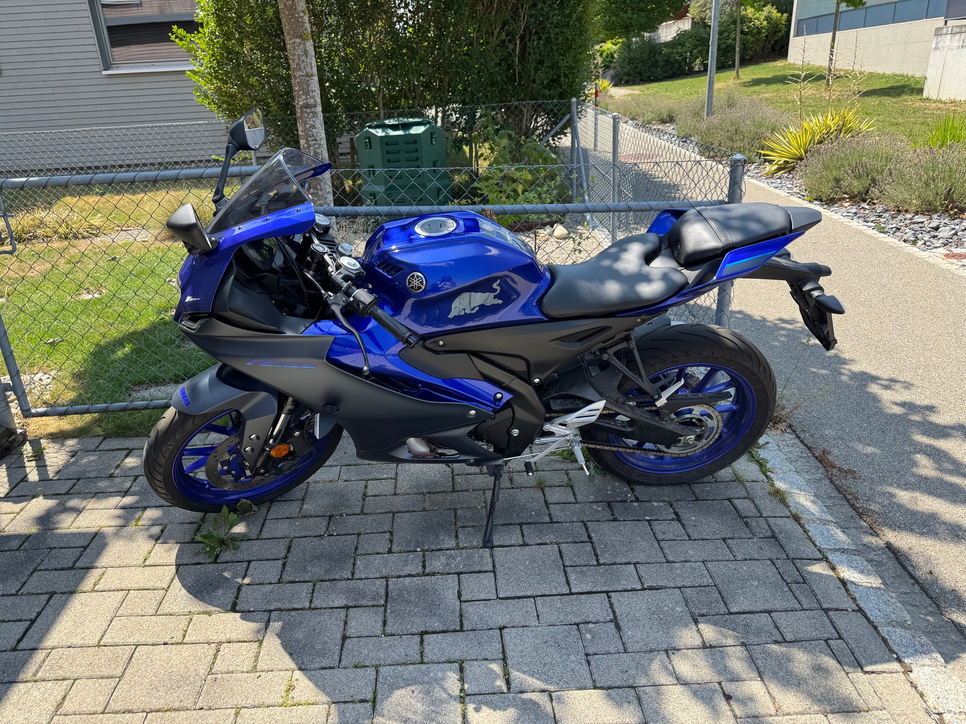 YAMAHA YZF-R 125 ABS-image-1