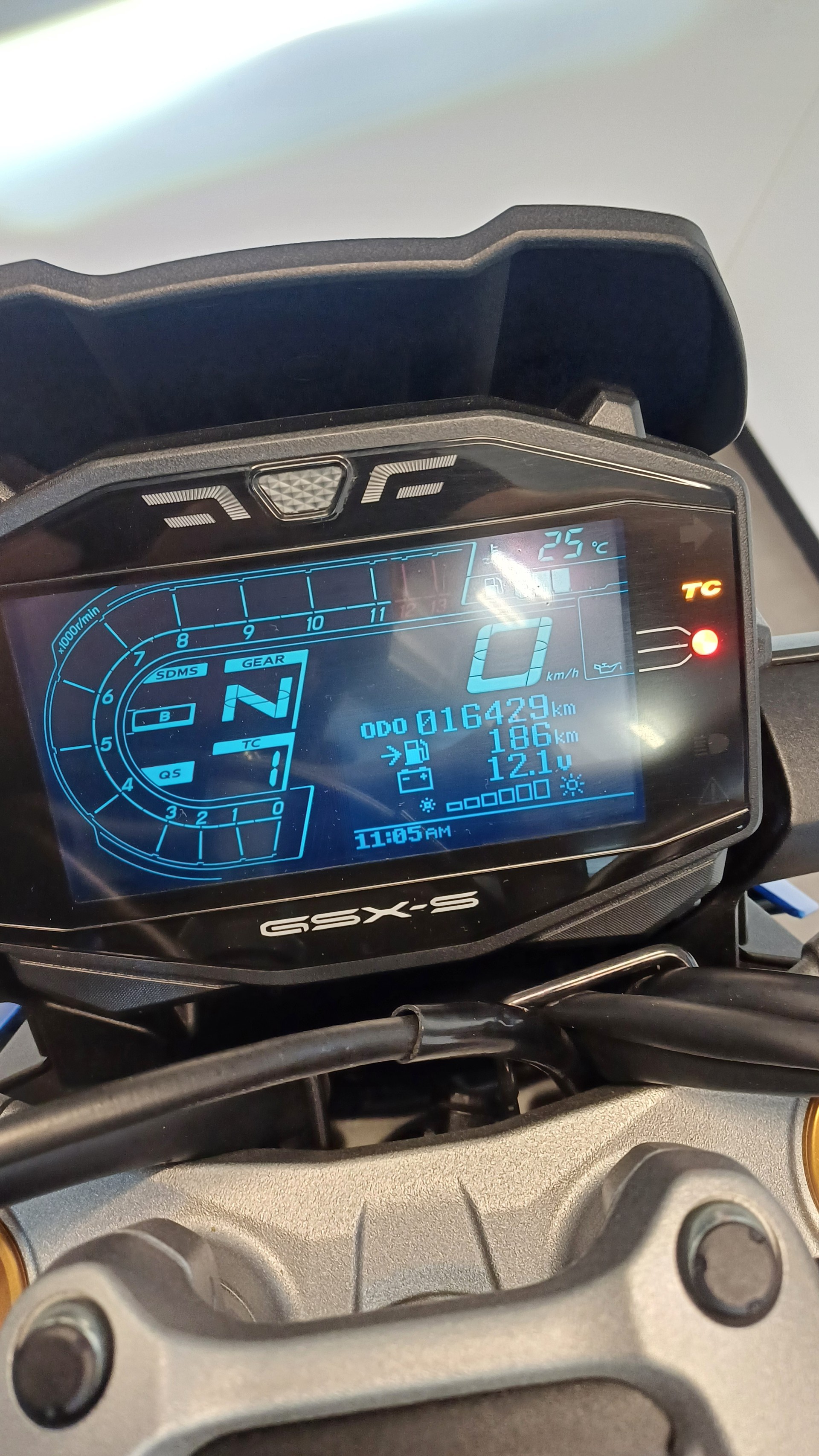 SUZUKI GSX-S 1000-image-12