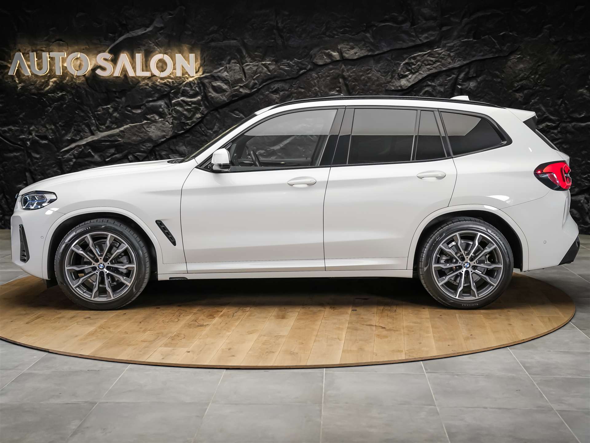 BMW X3 xDrive 20i M Sport *Panorama*BMW Laser*Lenkradheizung*AHK*-showroom-element-2
