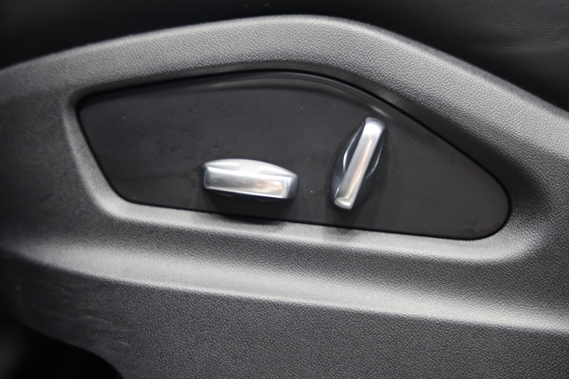PORSCHE Cayenne Coupé *CH-Fahrzeug*Porsche Approved bis 29.07.2027*AHK 3500kg*-image-20