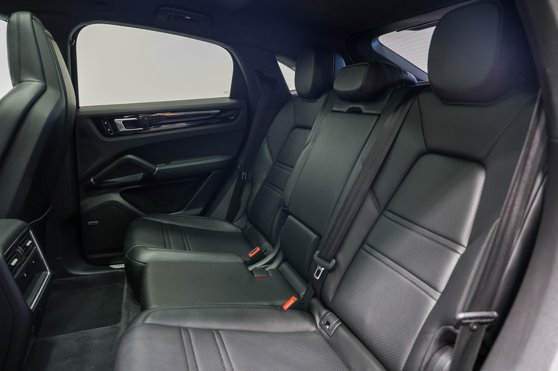 PORSCHE Cayenne Coupé *CH-Fahrzeug*Porsche Approved bis 29.07.2027*AHK 3500kg*-image-16