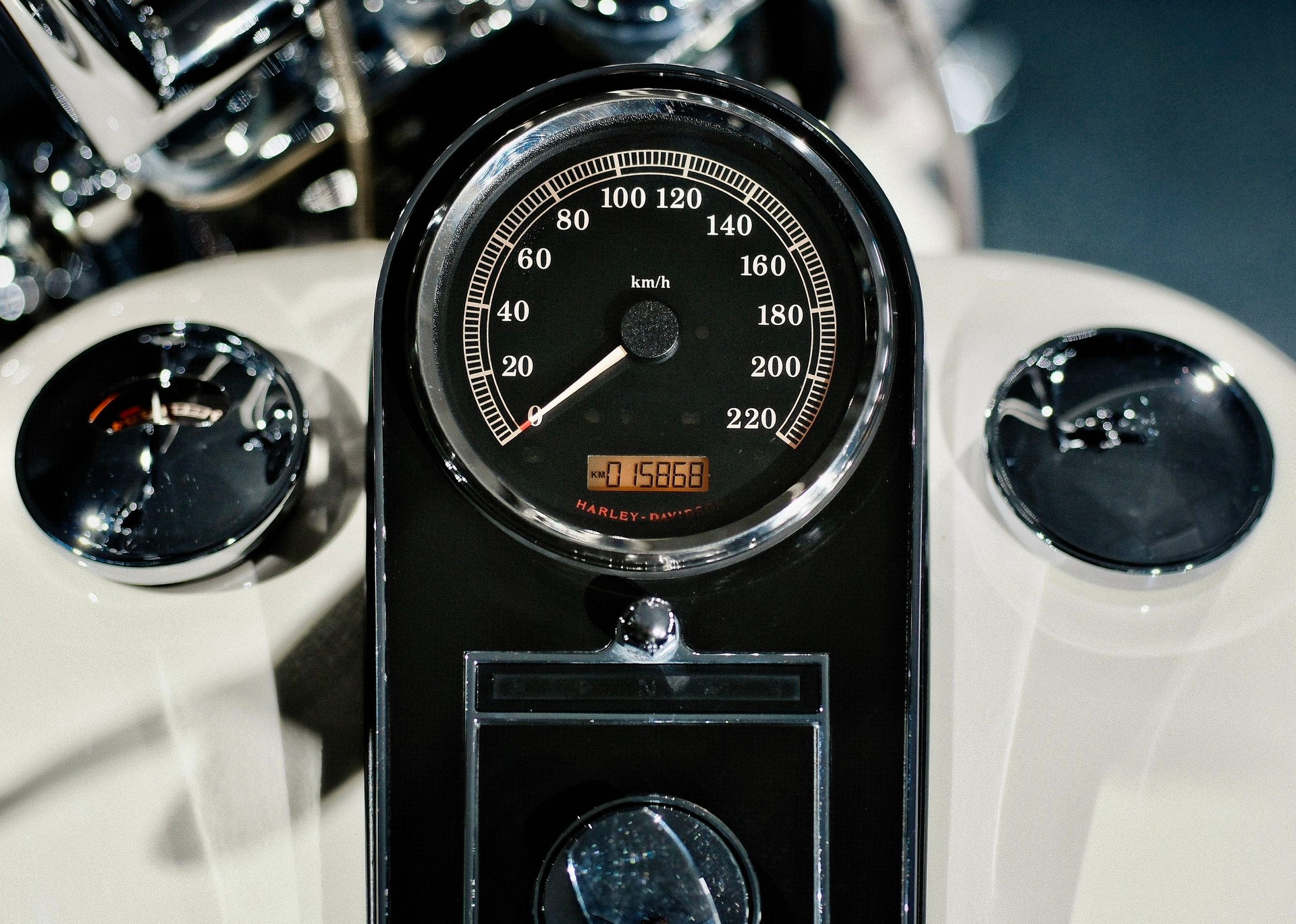 HARLEY-DAVIDSON FLSTN Softail Deluxe ABS-image-15