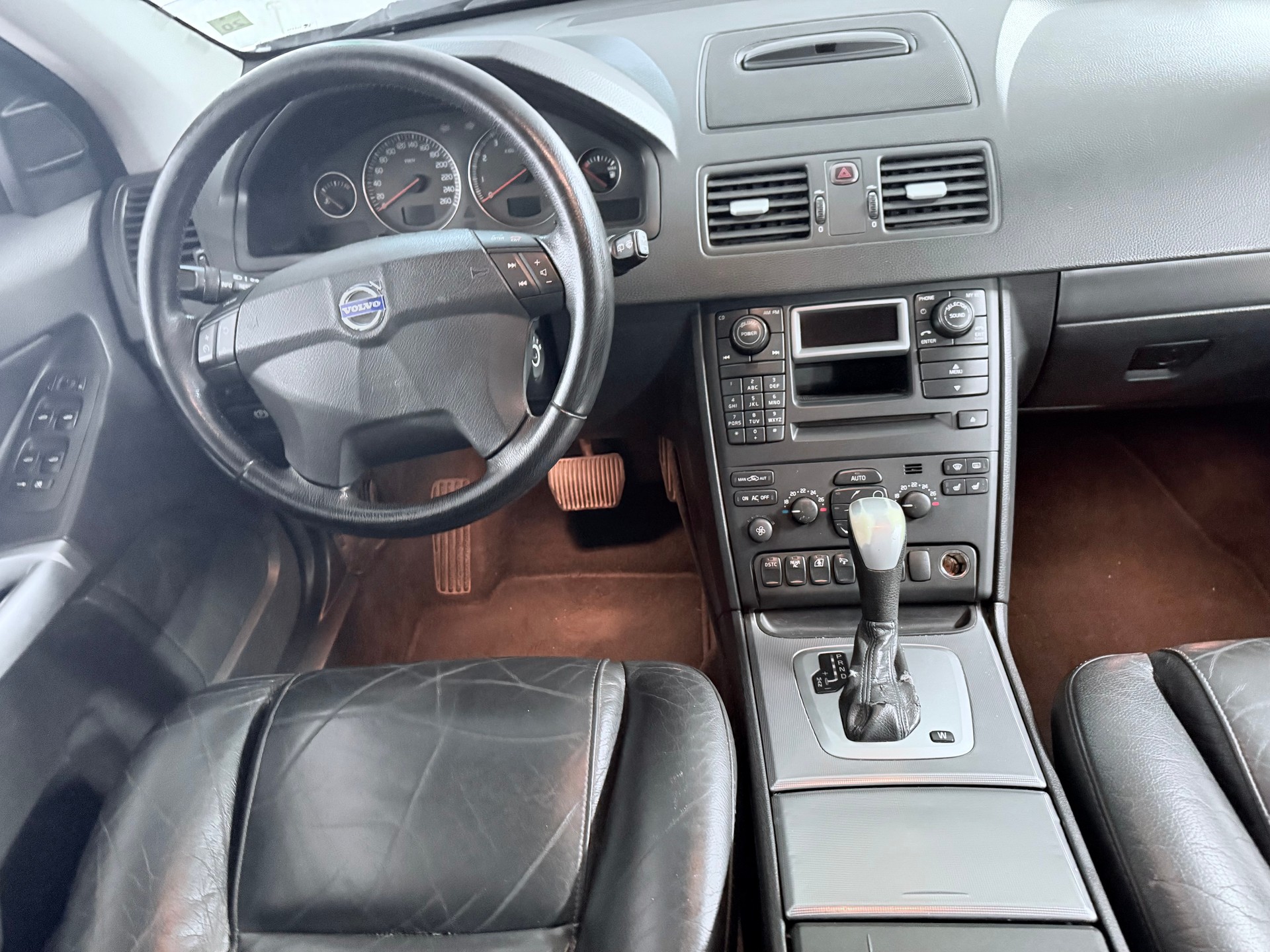 VOLVO XC90 2.5T AWD Momentum-image-10