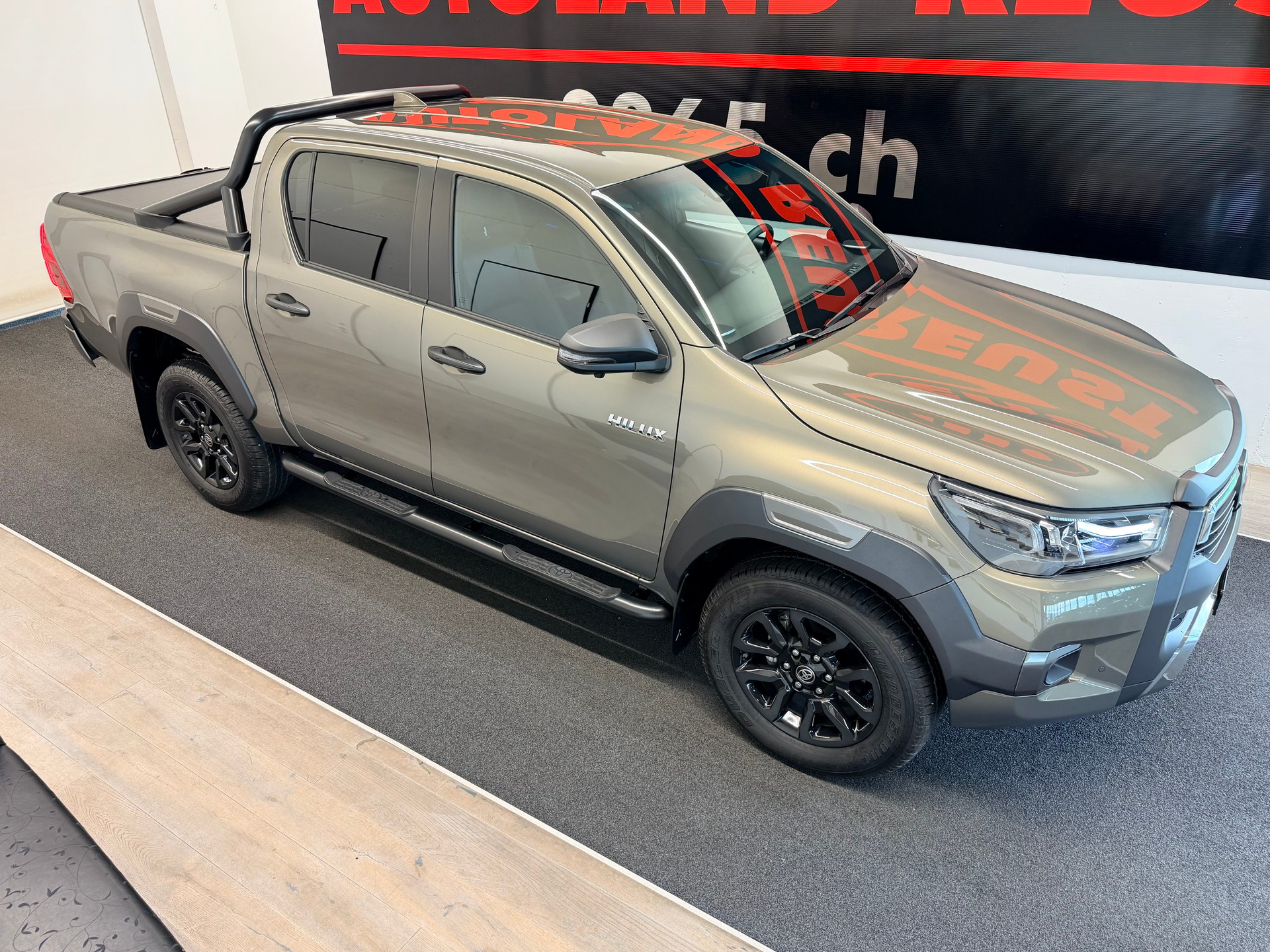 TOYOTA Hilux 2.8d MHEV Invincible Double Cab 4x4-image-4