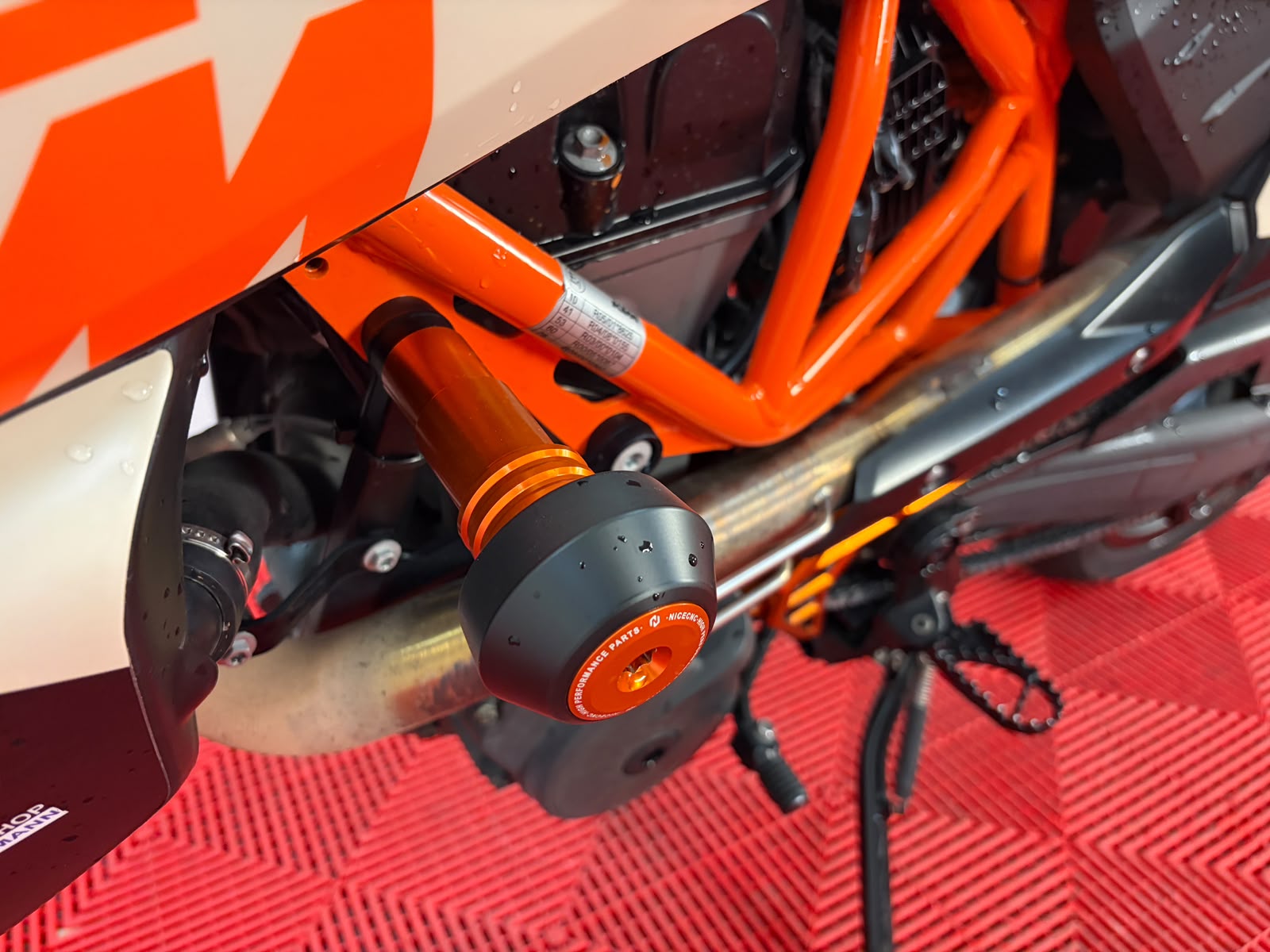 KTM 690 SMC R ABS (35 kW)-image-9
