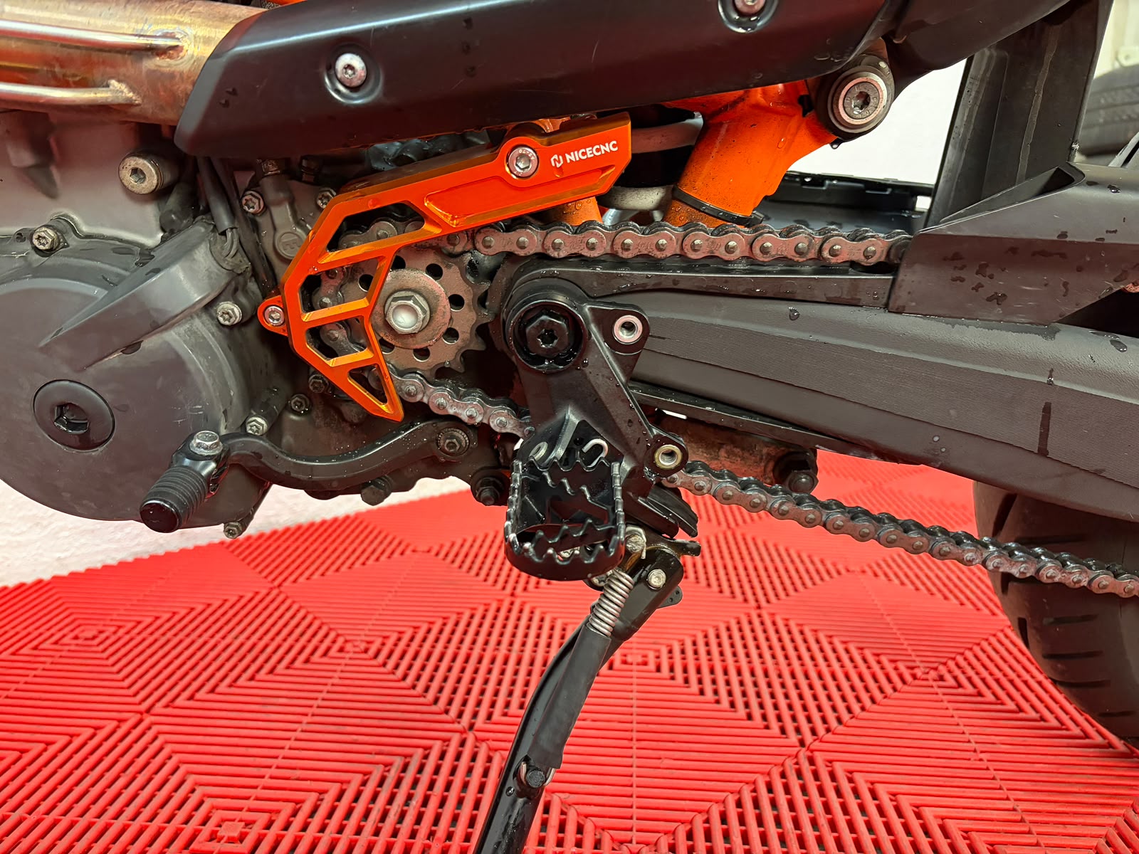 KTM 690 SMC R ABS (35 kW)-image-7