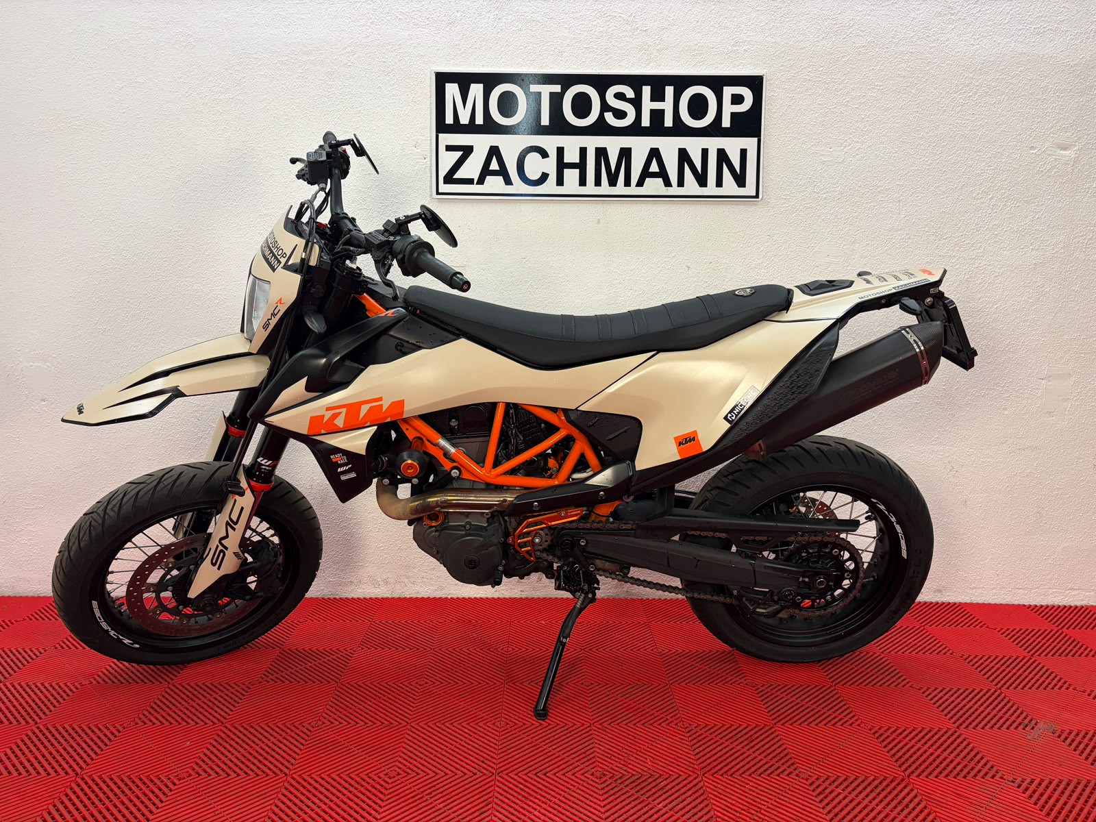 KTM 690 SMC R ABS (35 kW)-image-3