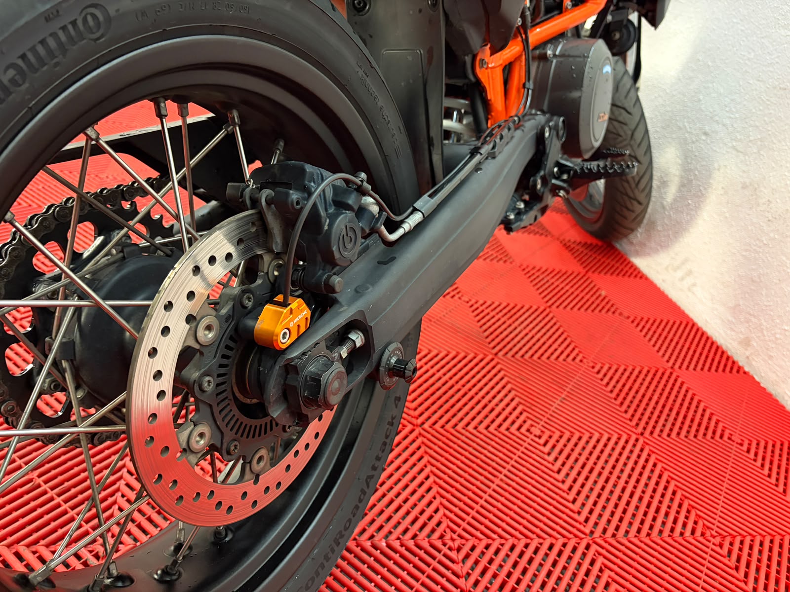 KTM 690 SMC R ABS (35 kW)-image-6