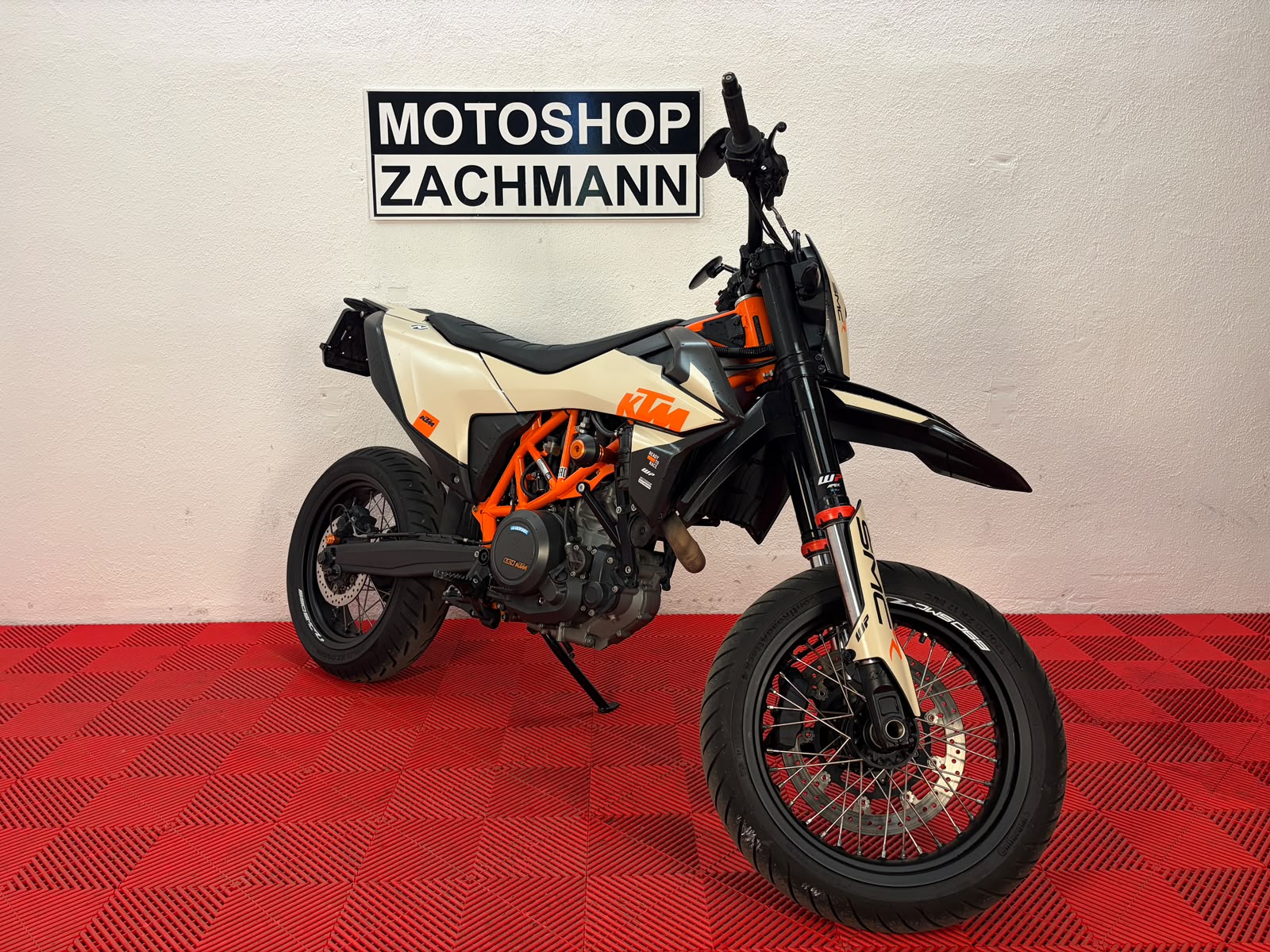 KTM 690 SMC R ABS (35 kW)-image-1