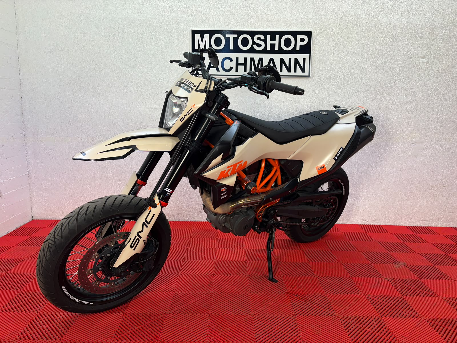 KTM 690 SMC R ABS (35 kW)-image-2