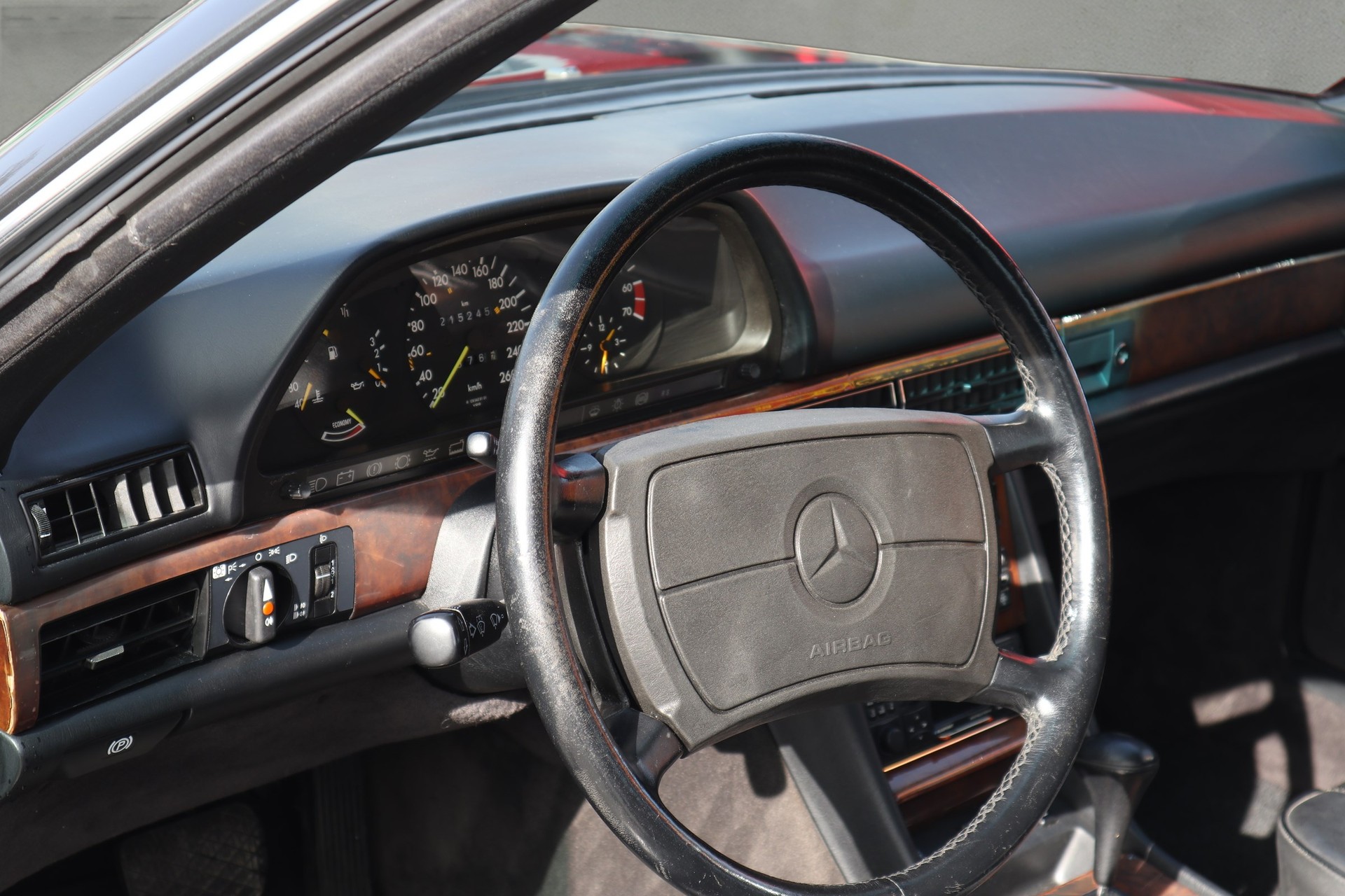 MERCEDES-BENZ 560 SEC Automatic-image-6